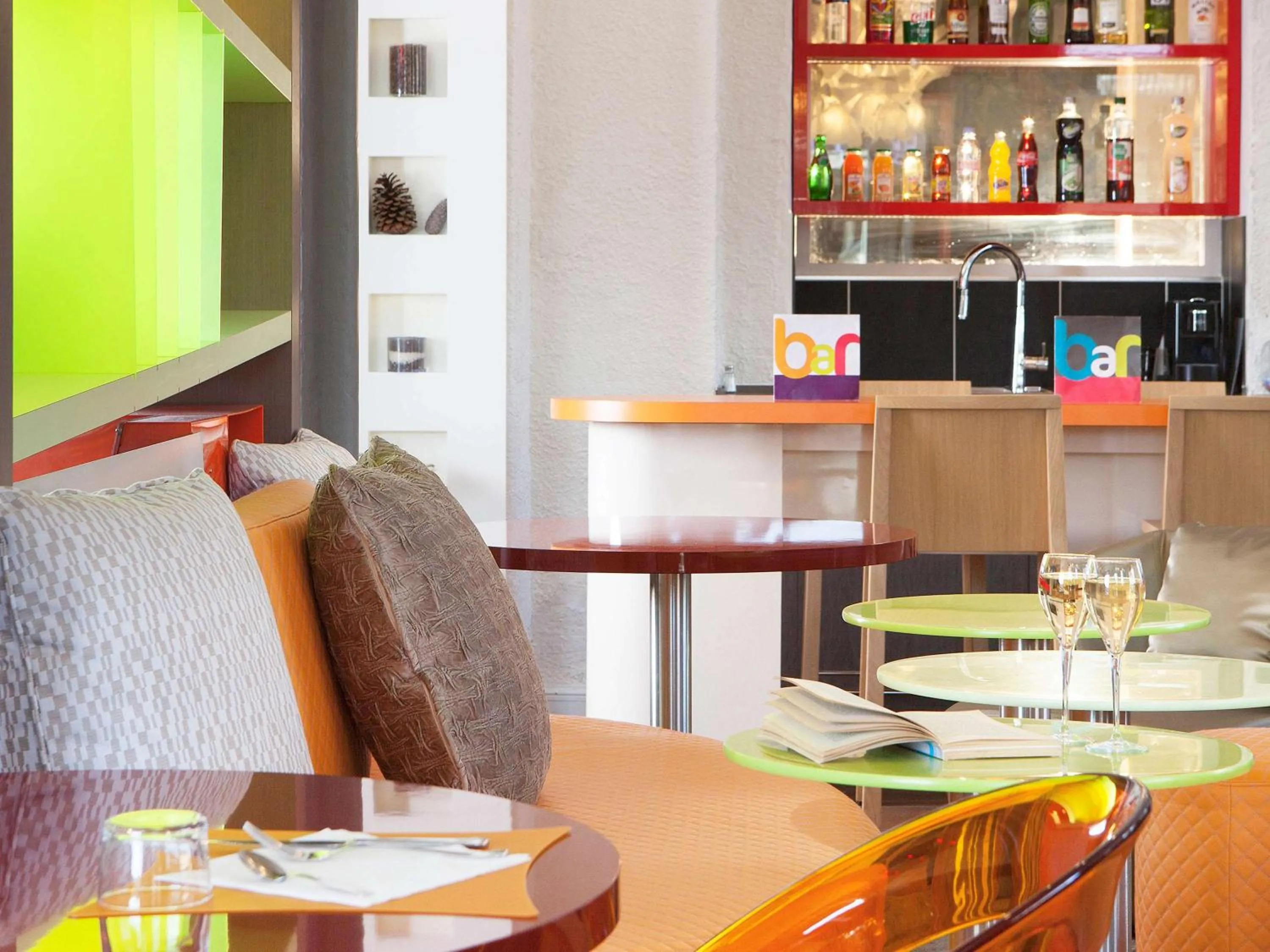 Lounge or bar in ibis Styles Bayonne