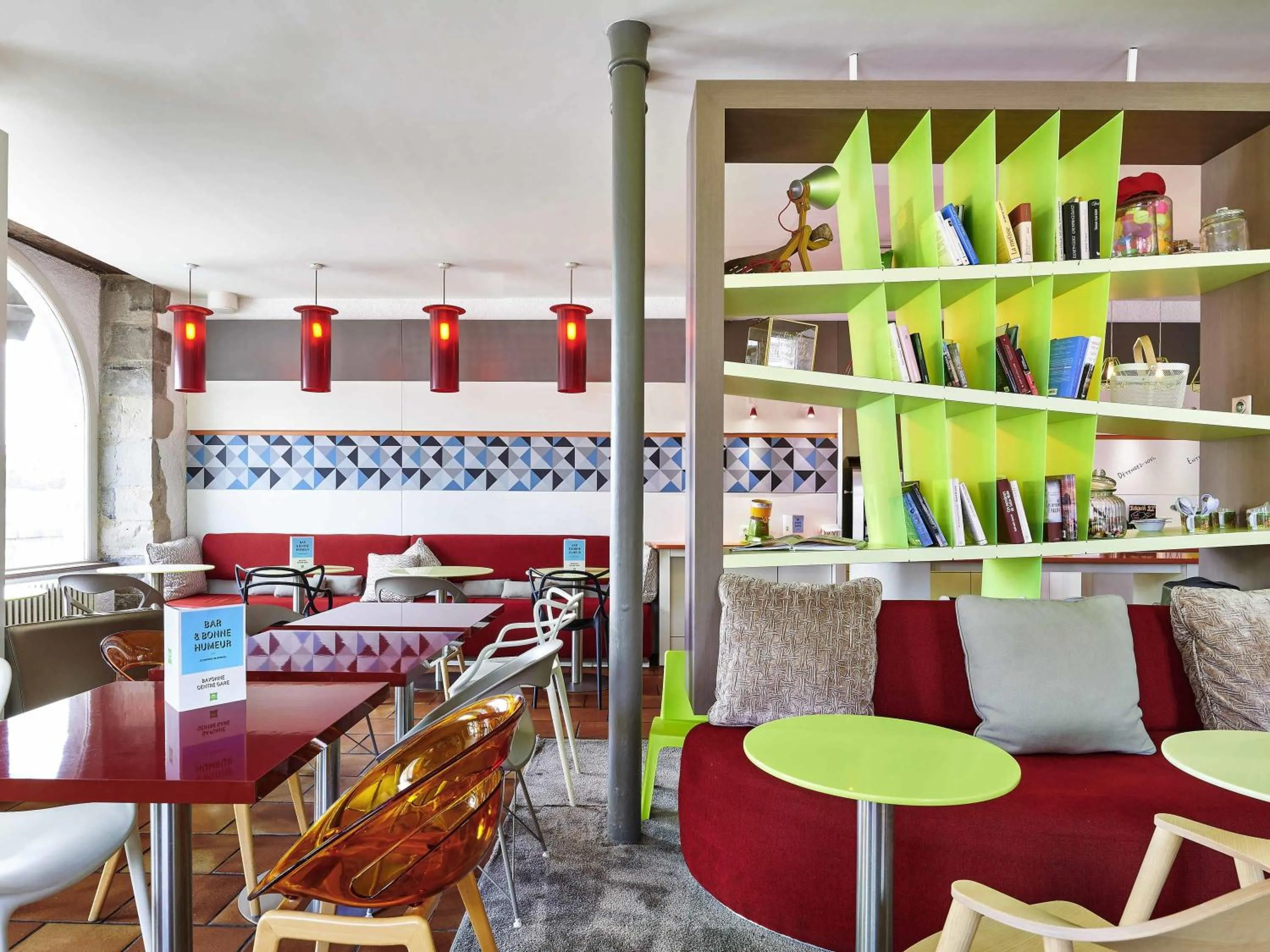 Lounge or bar in ibis Styles Bayonne