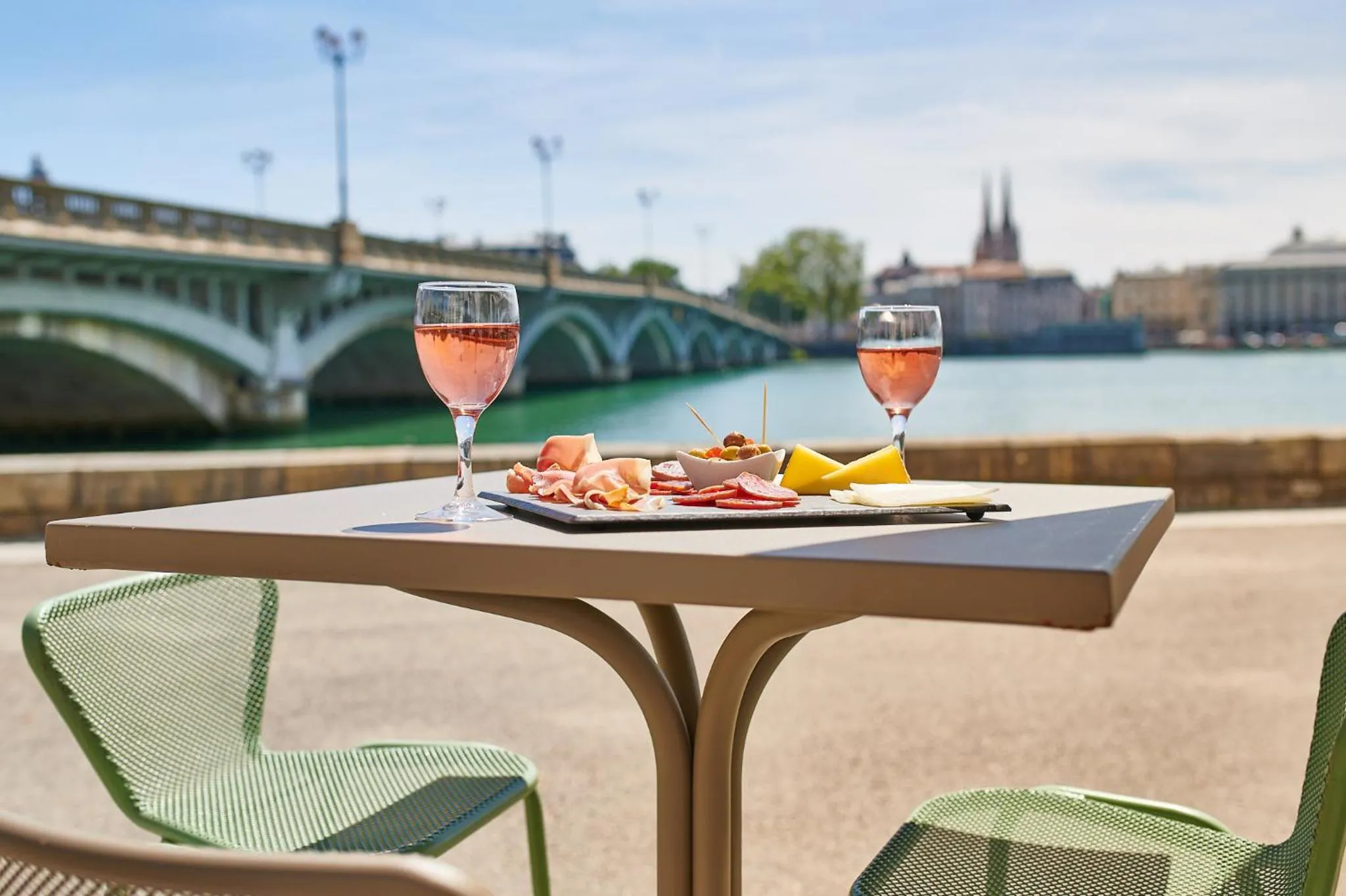 Patio in ibis Styles Bayonne