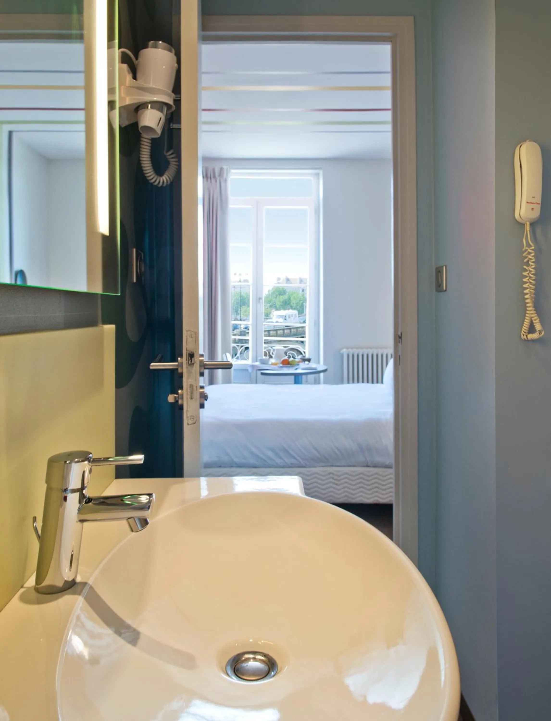 Bathroom, Bed in ibis Styles Bayonne