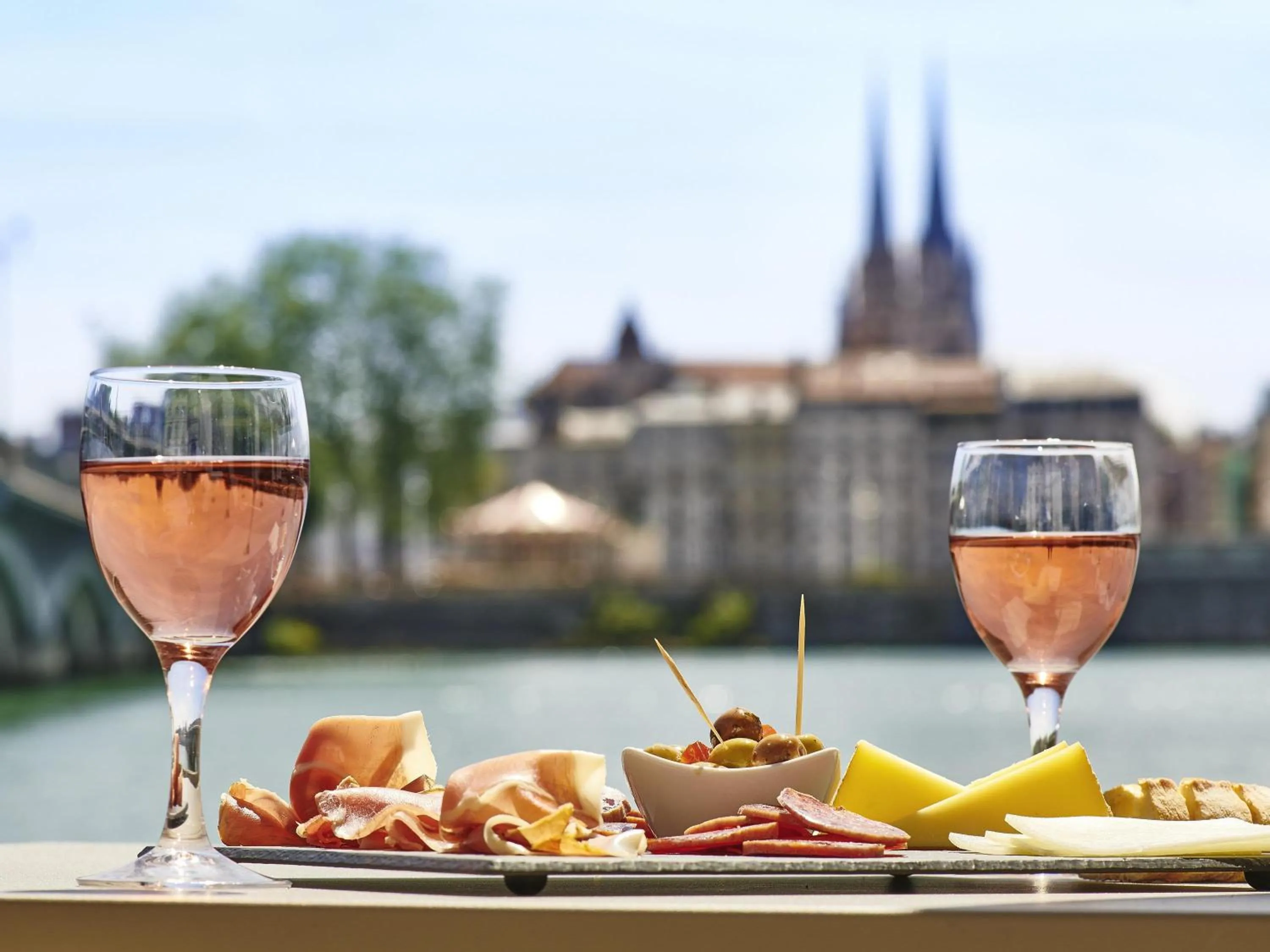 Lounge or bar in ibis Styles Bayonne