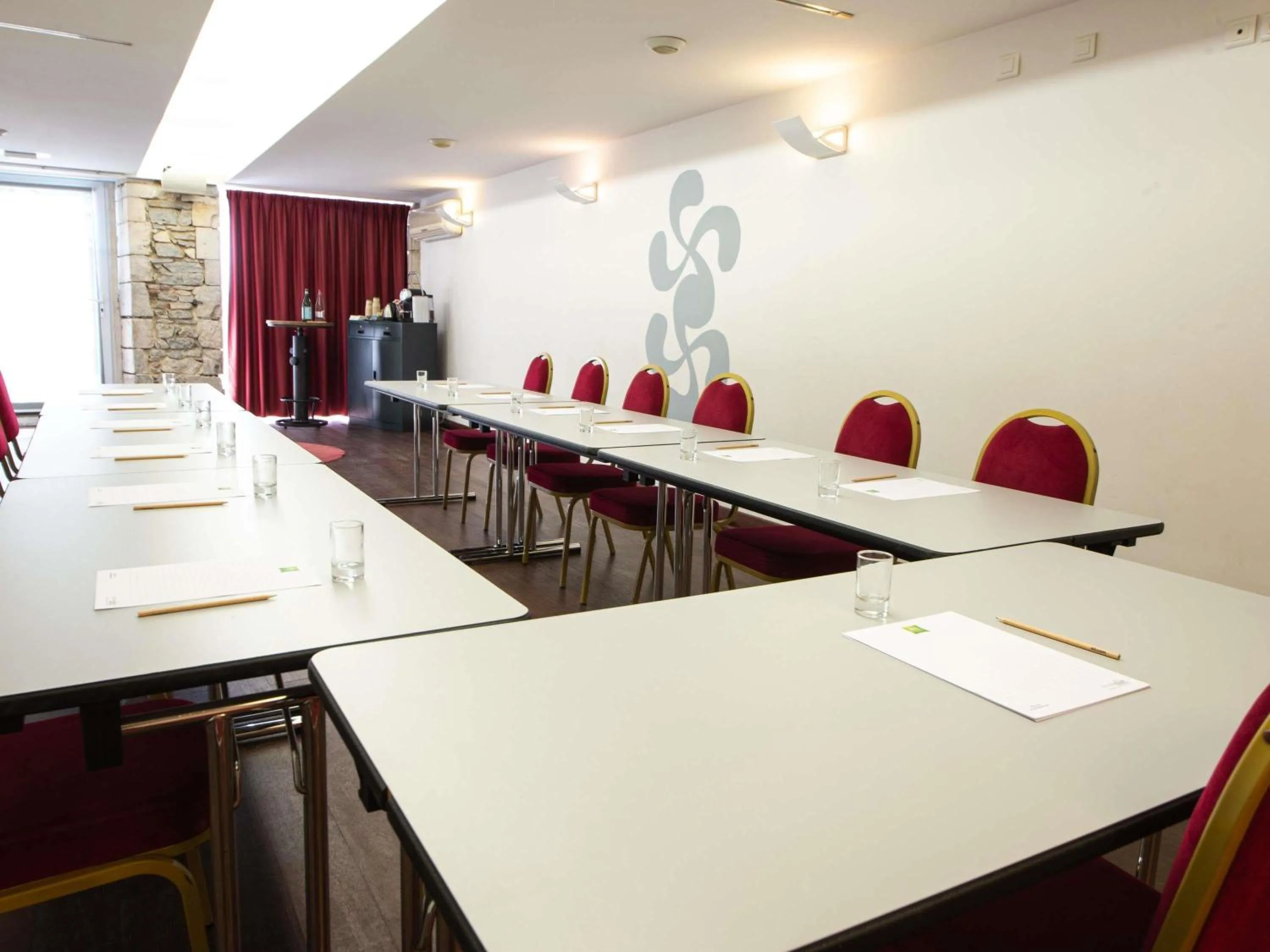 Meeting/conference room in ibis Styles Bayonne