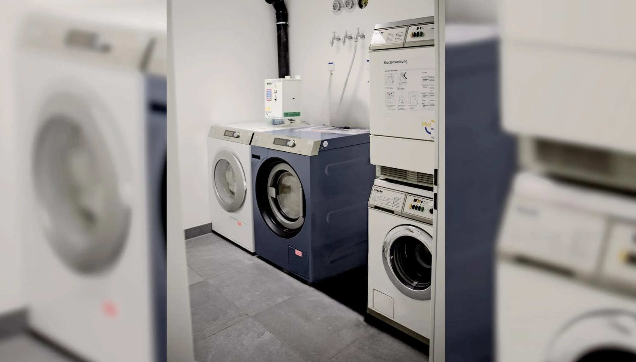 washing machine in Hotel Garni Fischerfleck in Ismaning near Munich