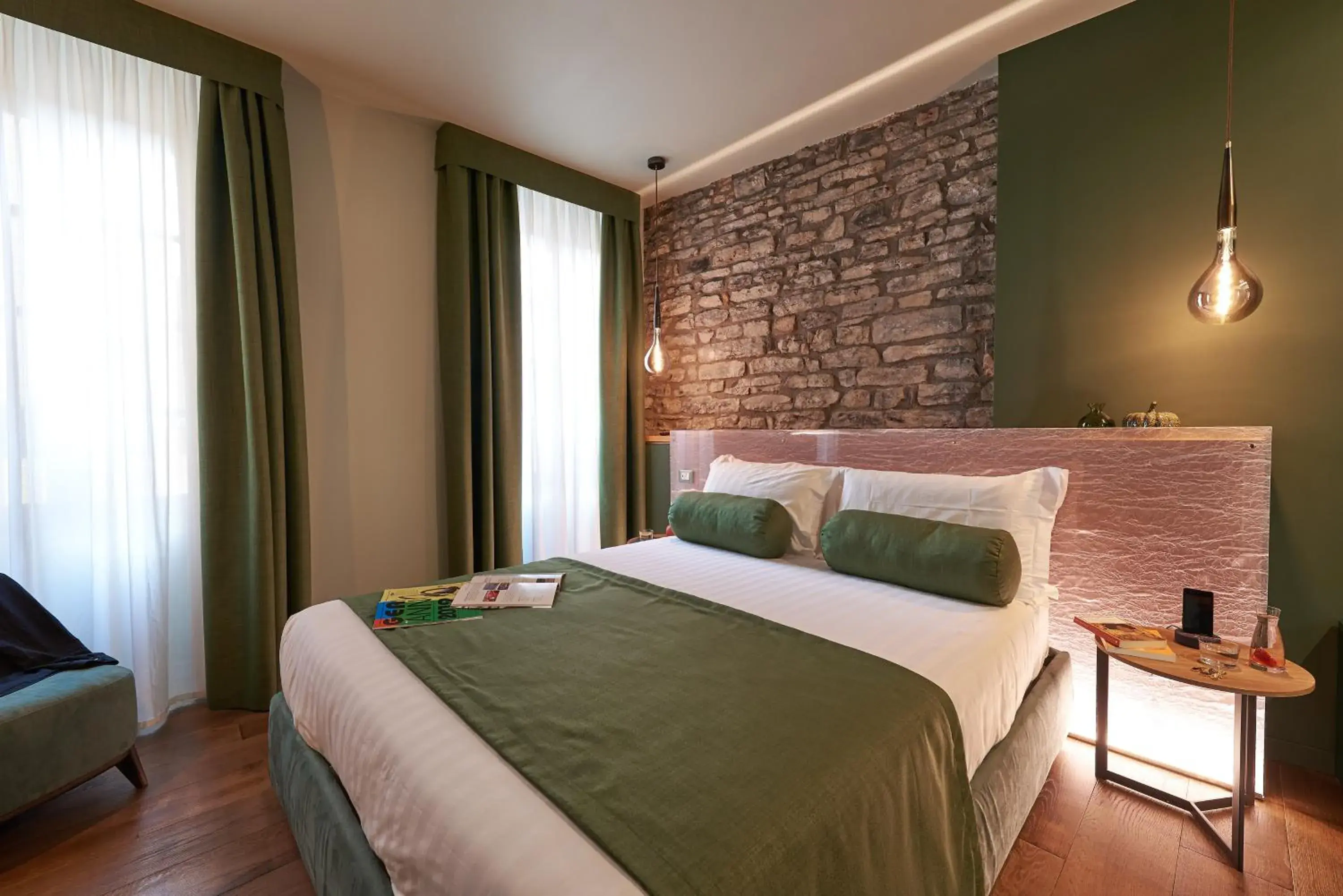 Deluxe Queen Room - single occupancy in 73 Boutique Hotel Deluxe Queen Room - single occupancy in 73 Boutique Hotel