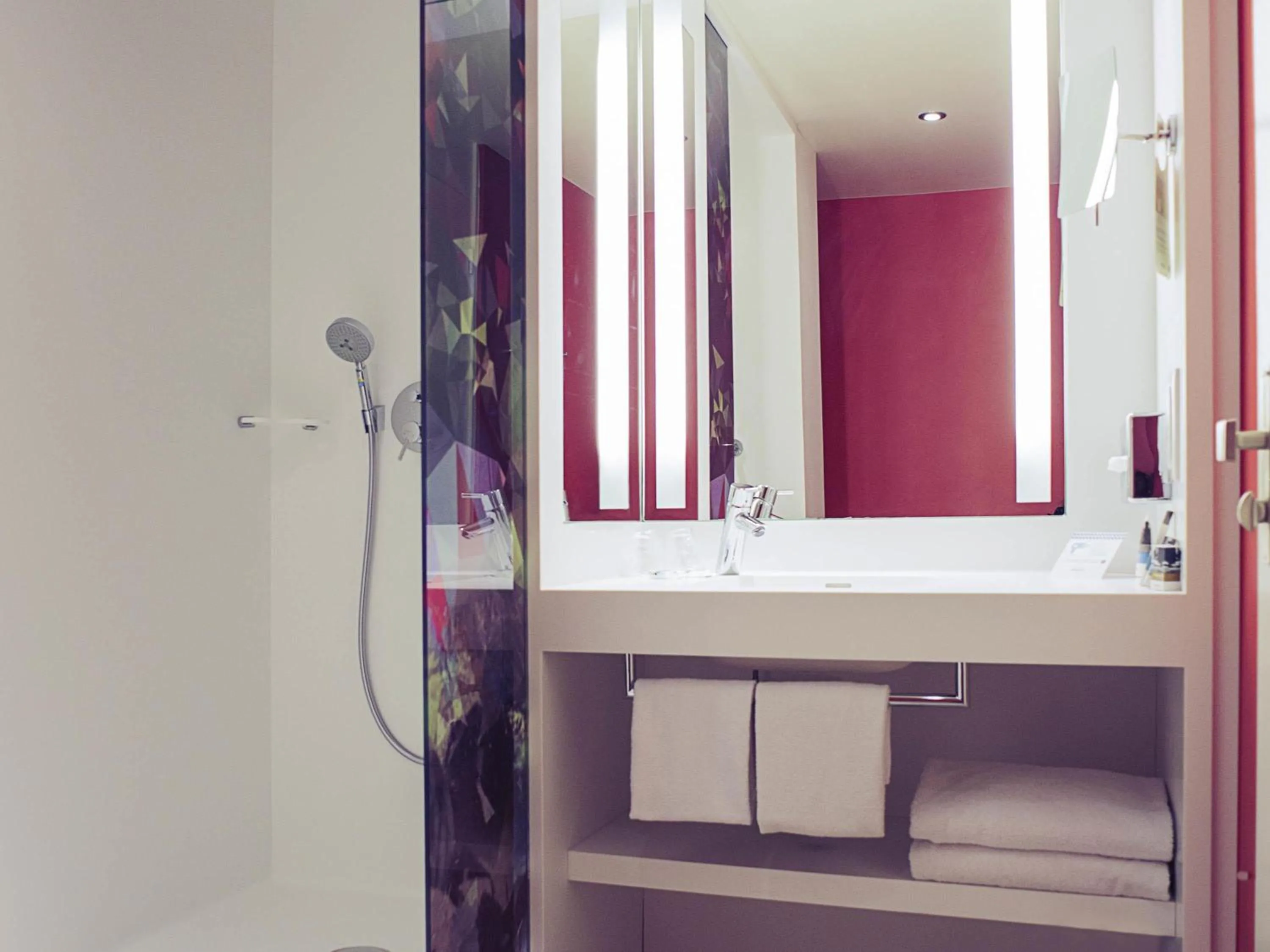 Bedroom in Mercure Lille Marcq en Baroeul