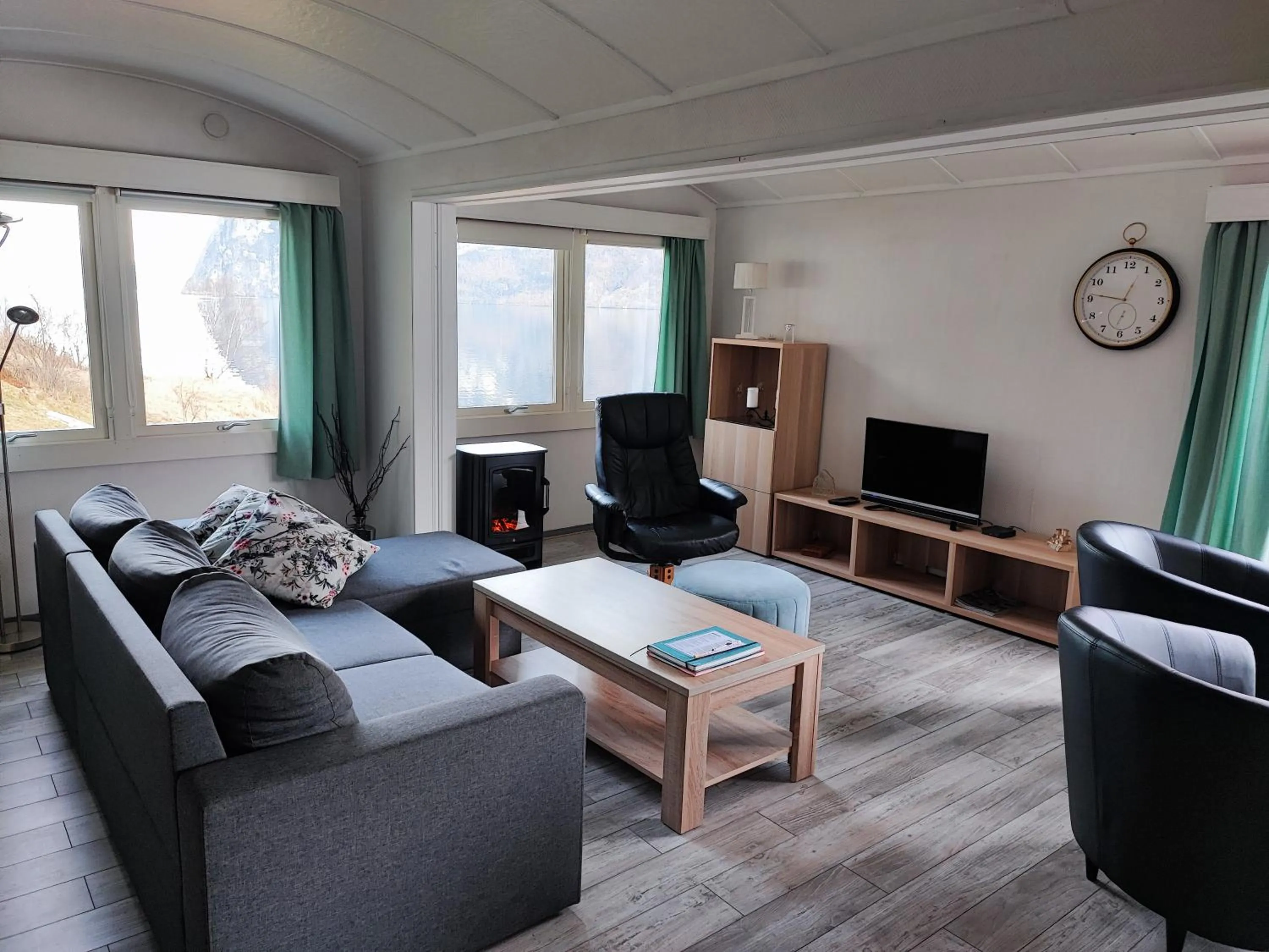 Family in Visit Undredal