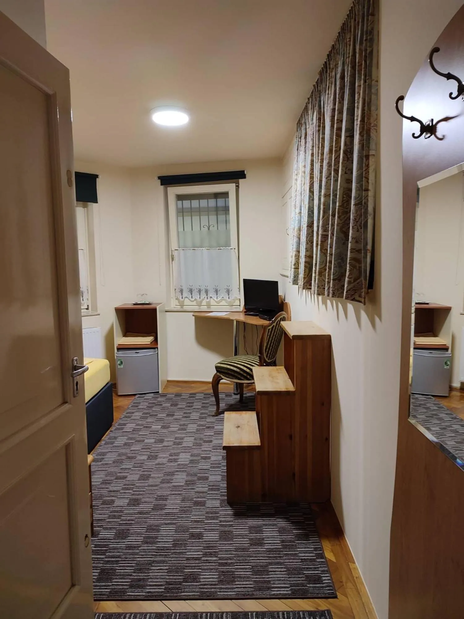 Barokk Antik Guest House