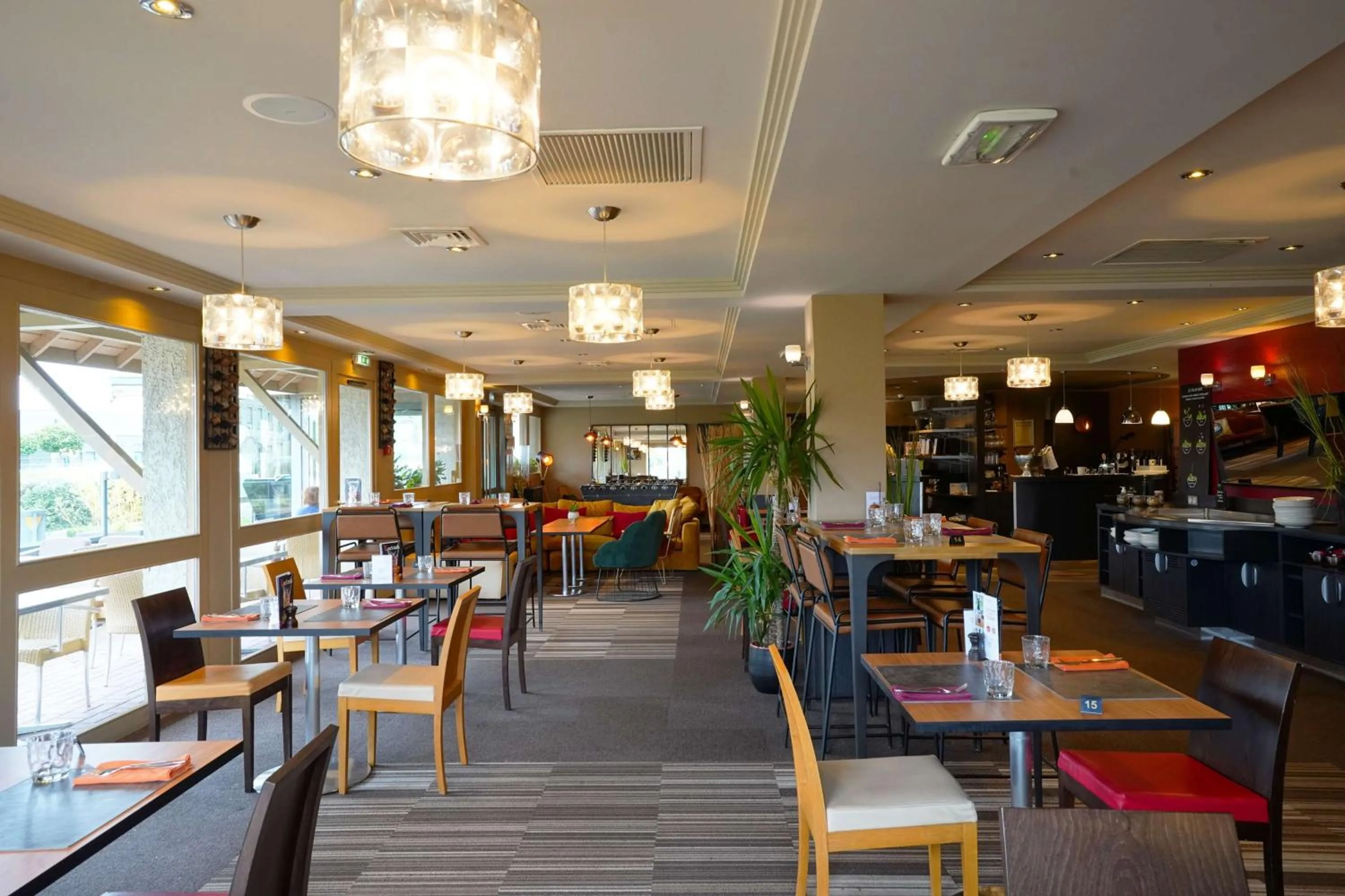 Restaurant/places to eat in Best Western l'Atelier 117