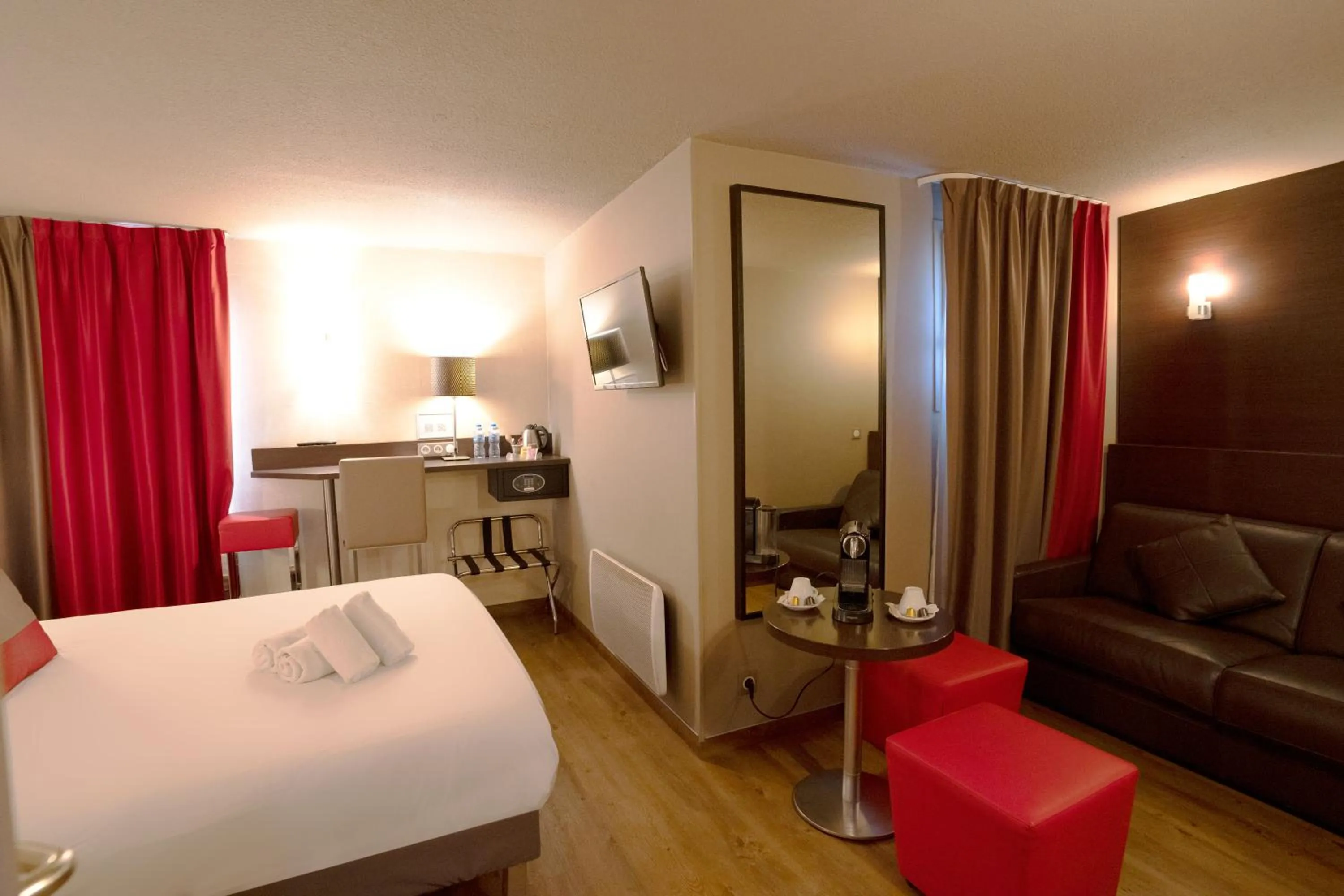 Bedroom, Bed in Best Western l'Atelier 117