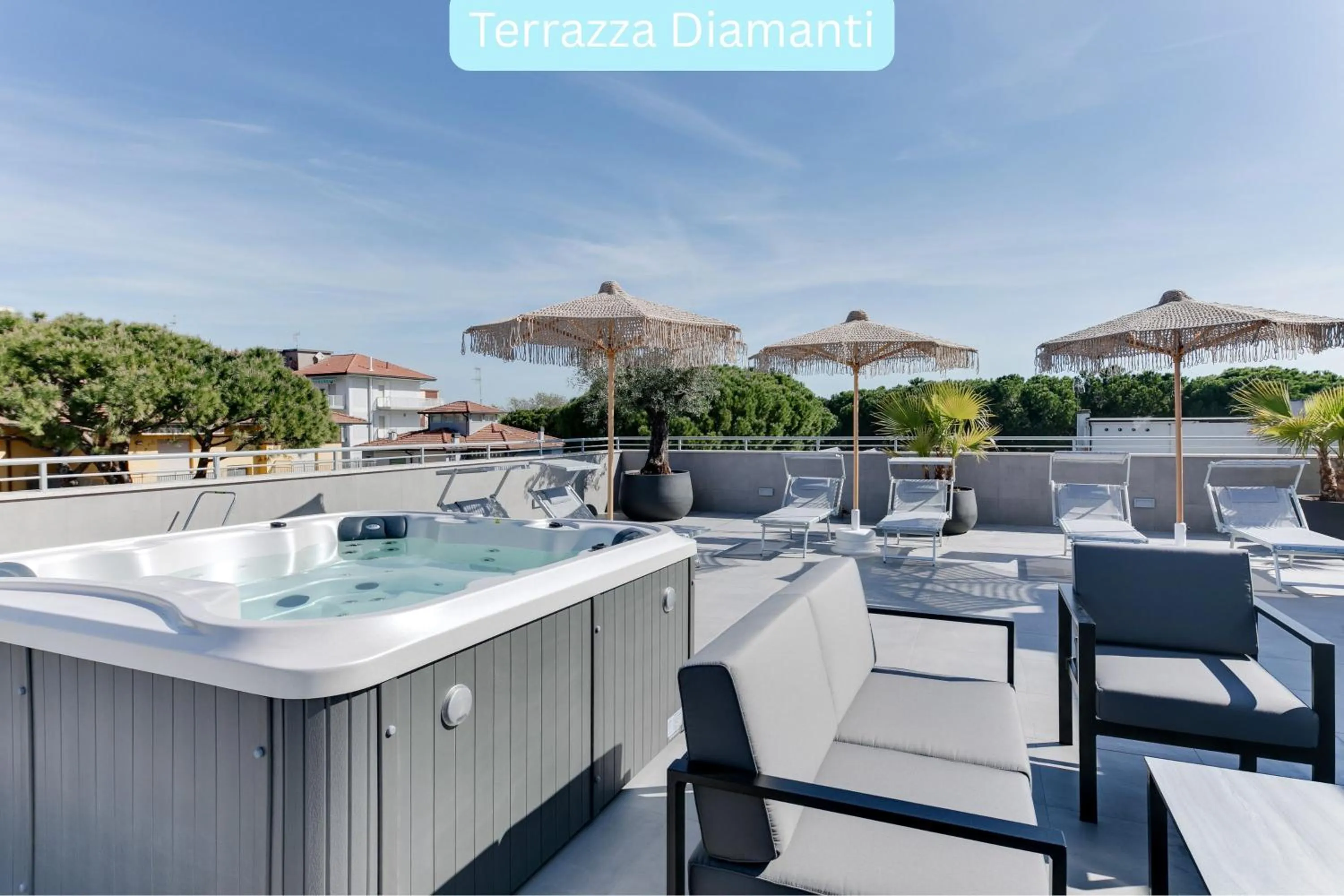 Hot Tub in Residence I Diamanti - Siroli Collection