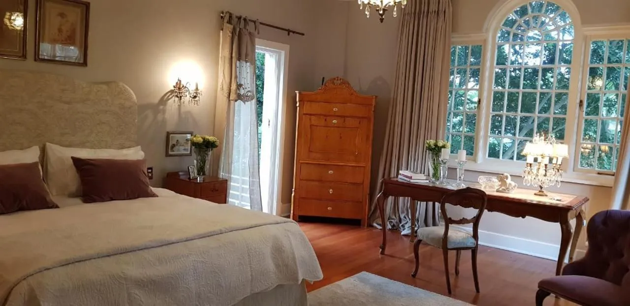 Bedroom, Bed in The Great Gatsby Houghton