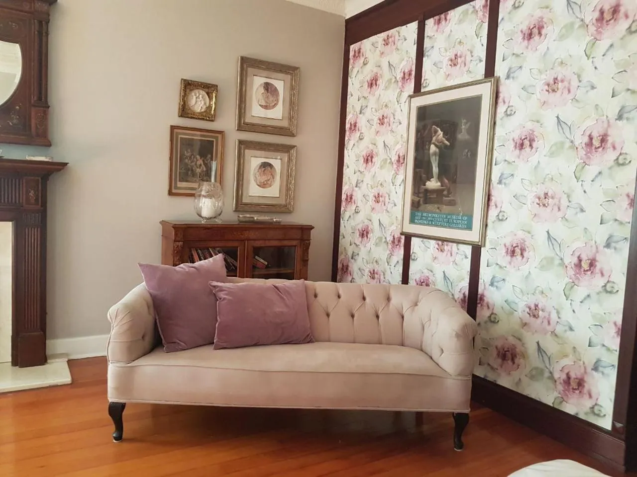 Seating area in The Great Gatsby Houghton