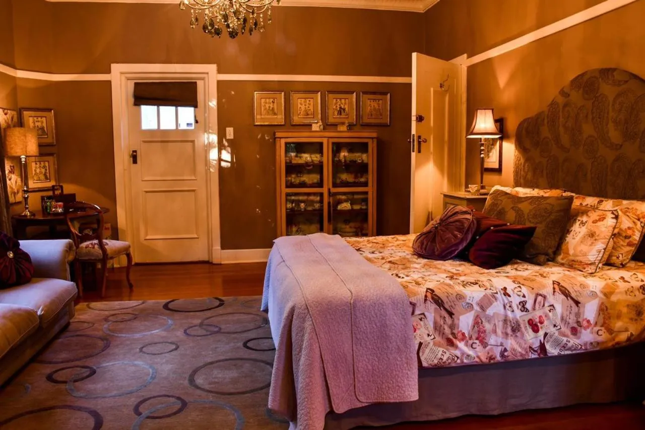 Bedroom, Bed in The Great Gatsby Houghton