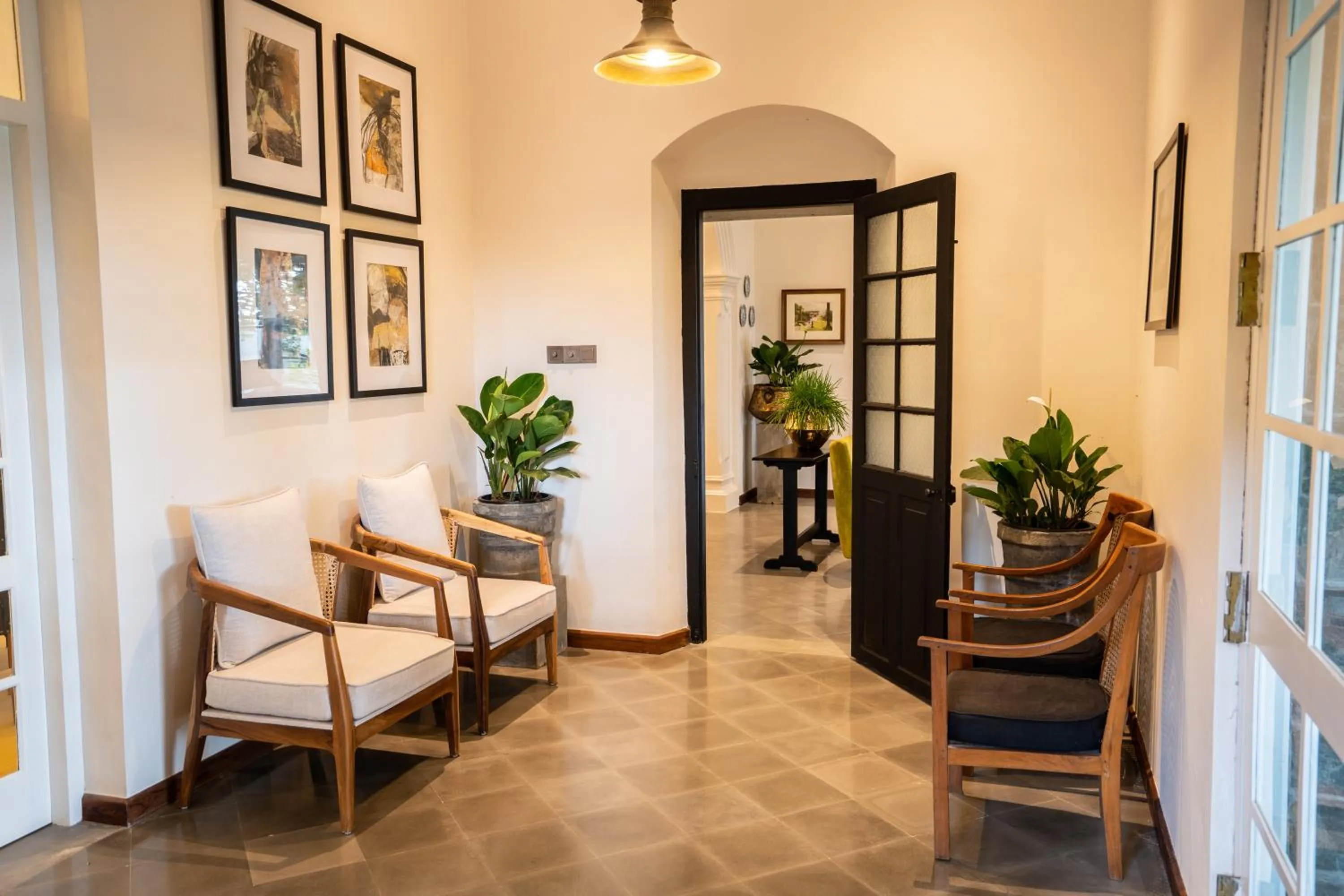 Lounge or bar in Glenross Living - A Collection of 7 Private Pool Villas and 3 Colonial Suites