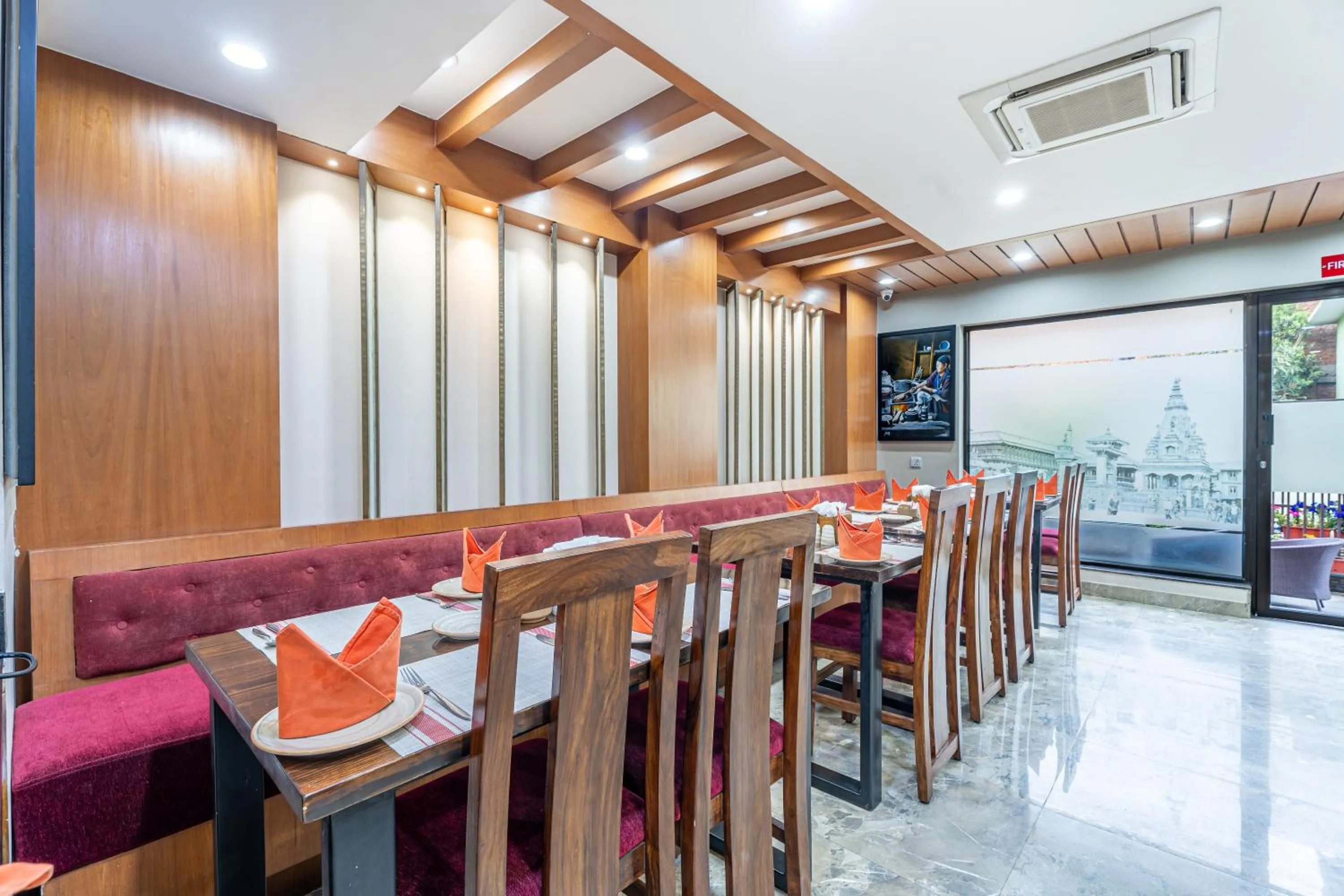 Restaurant/places to eat in Hotel Kutumba