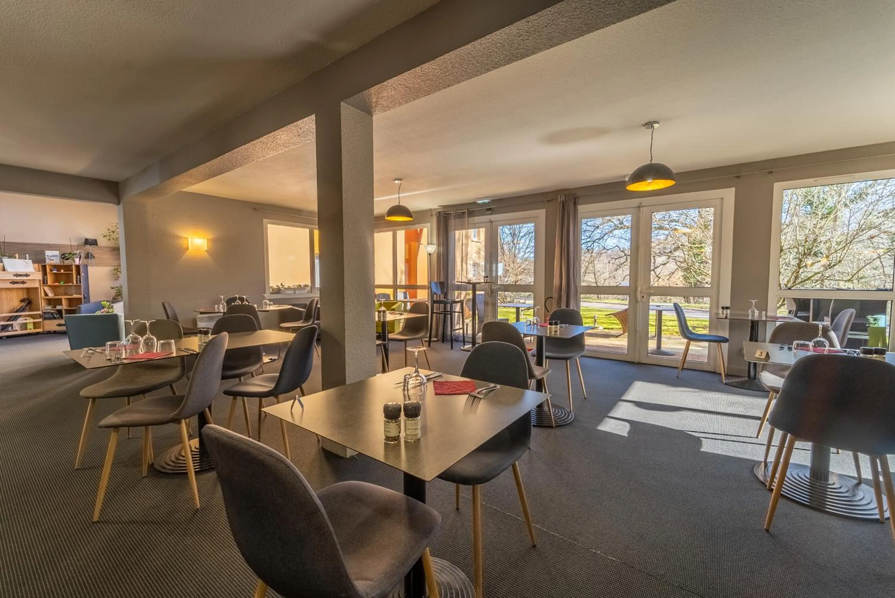 Restaurant/places to eat in Sure Hotel by Best Western Limoges Sud