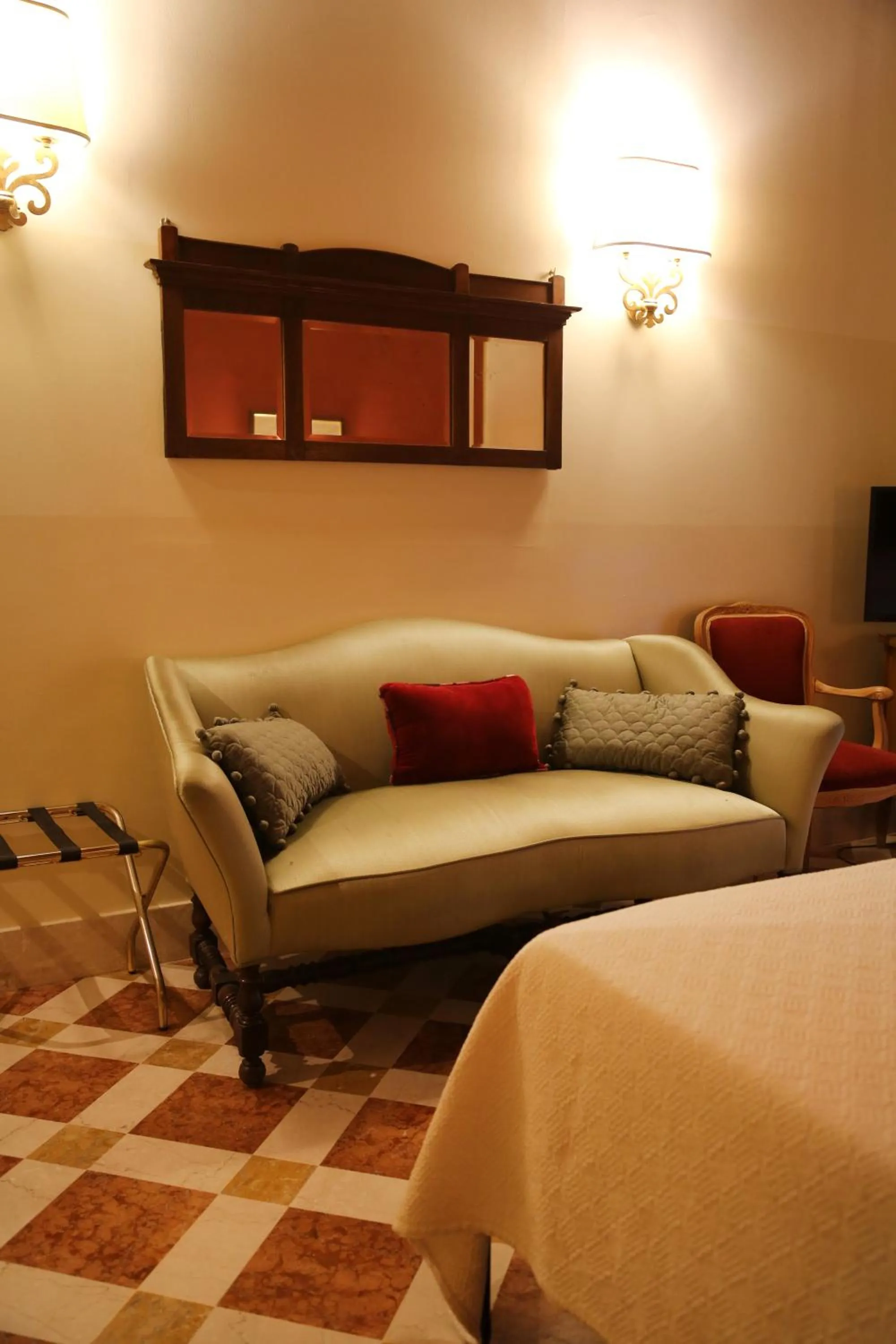 Bedroom in Albergo delle Drapperie