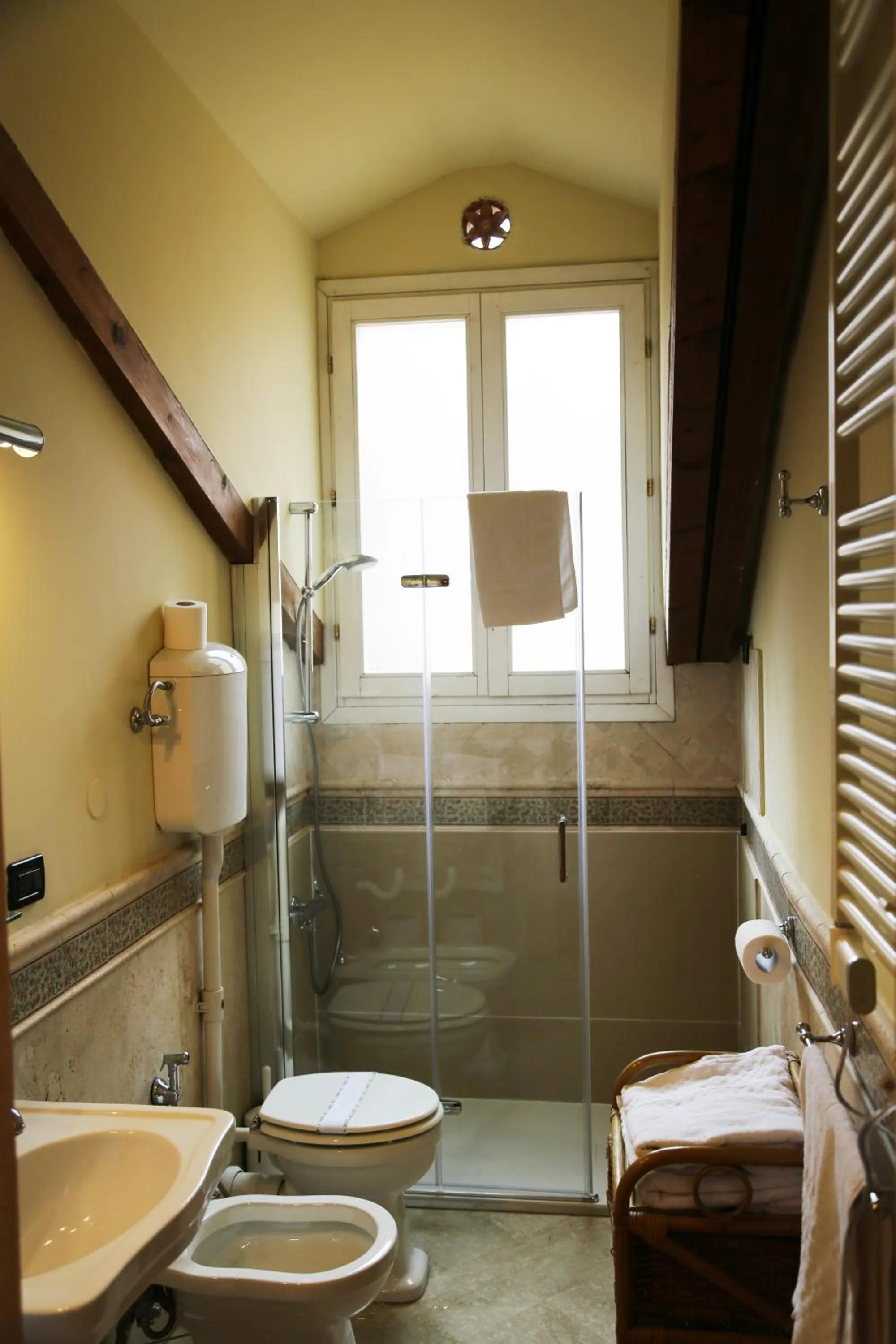 Bathroom in Albergo delle Drapperie