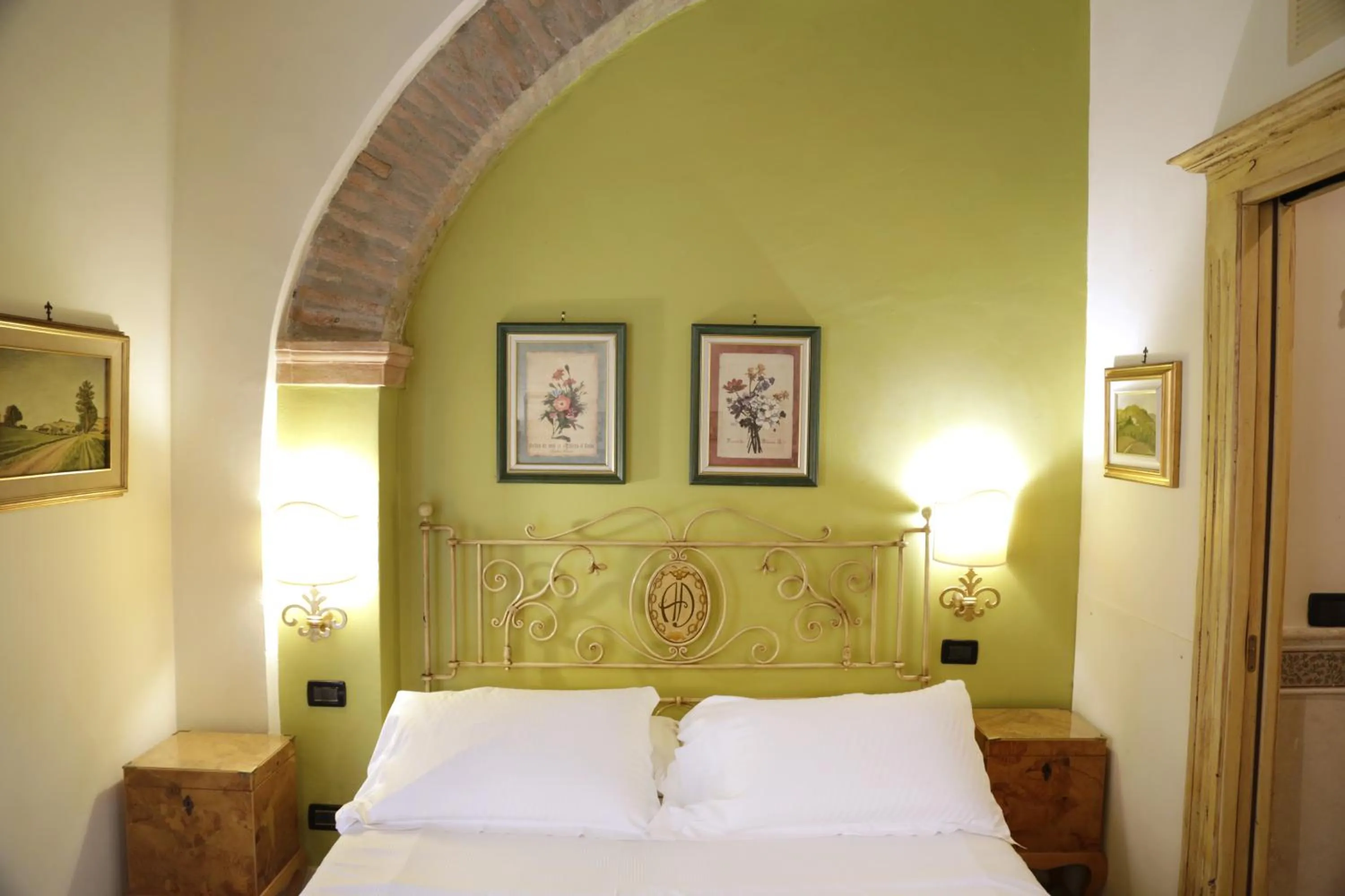 Bedroom, Bed in Albergo delle Drapperie