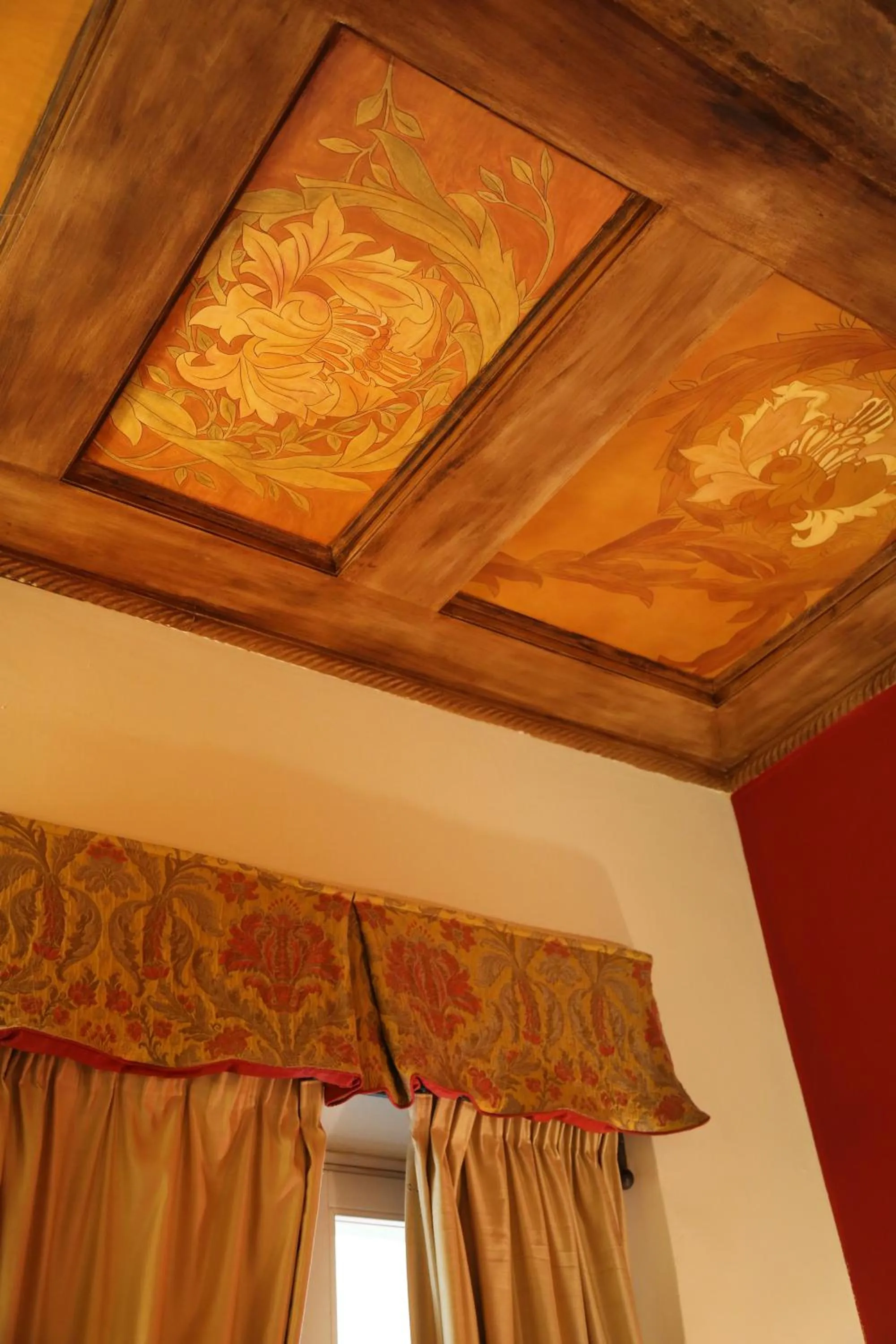 Decorative detail in Albergo delle Drapperie