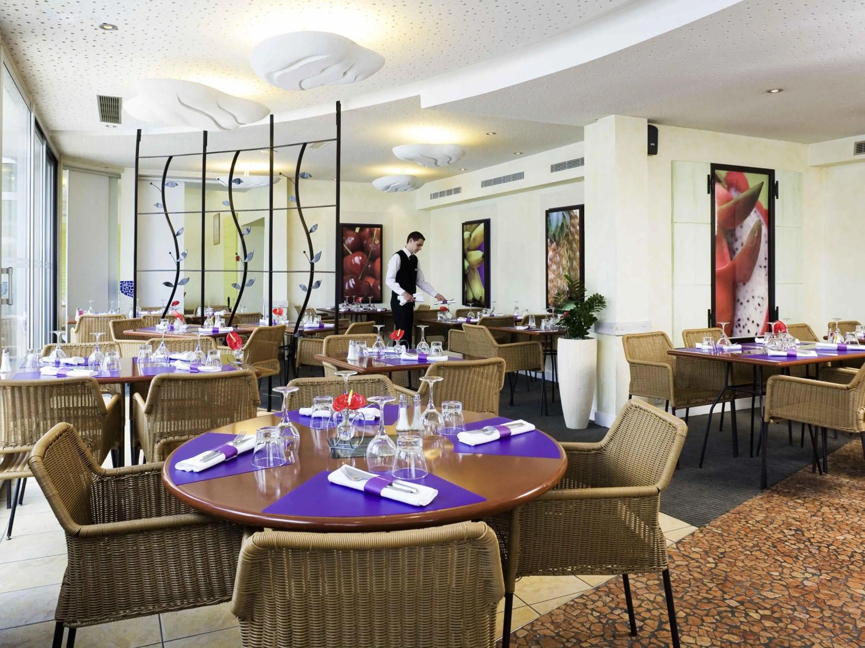 Restaurant/places to eat in Novotel Amiens Pôle Jules Verne