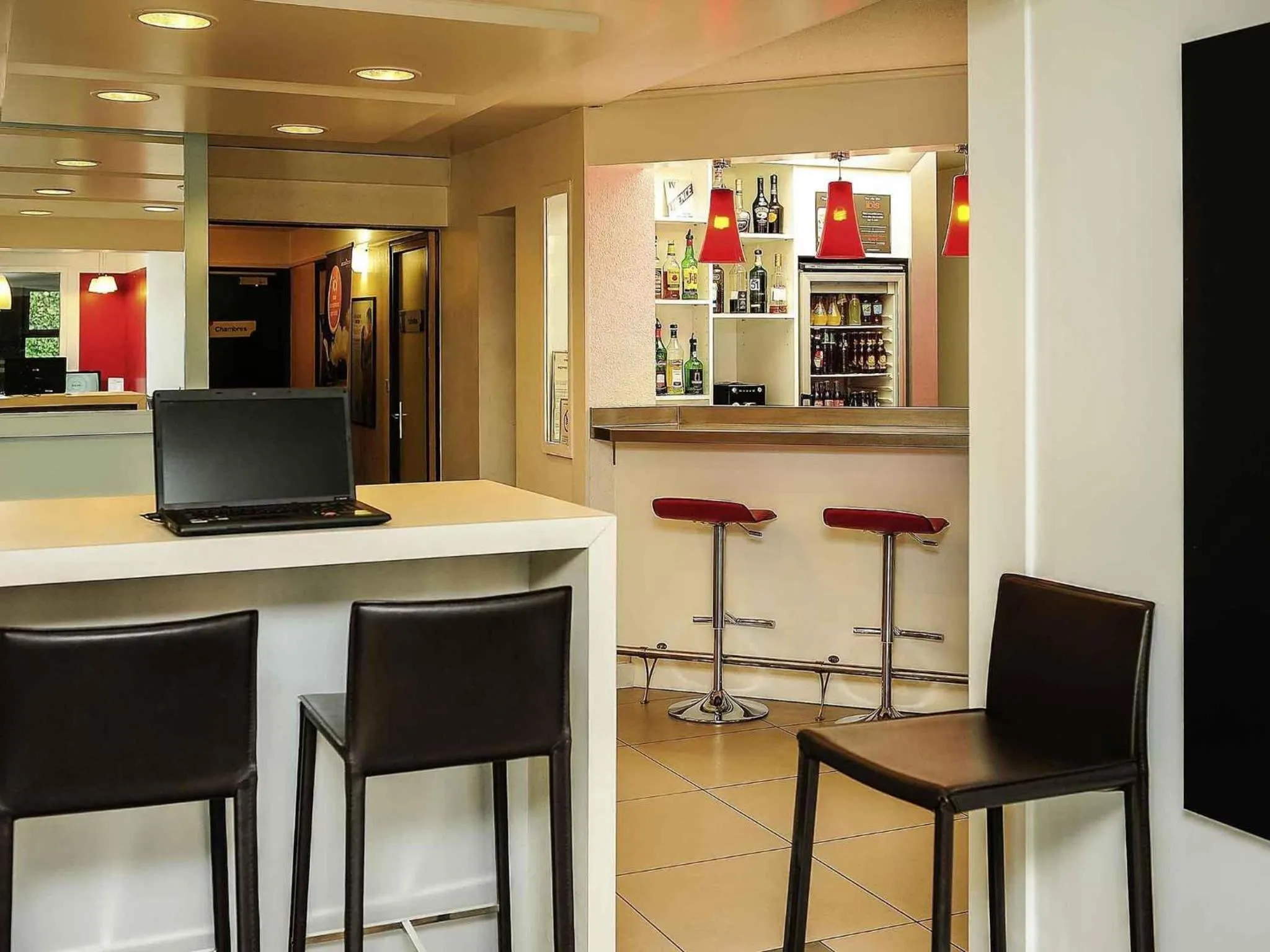 Lounge or bar in ibis Lyon Est Beynost