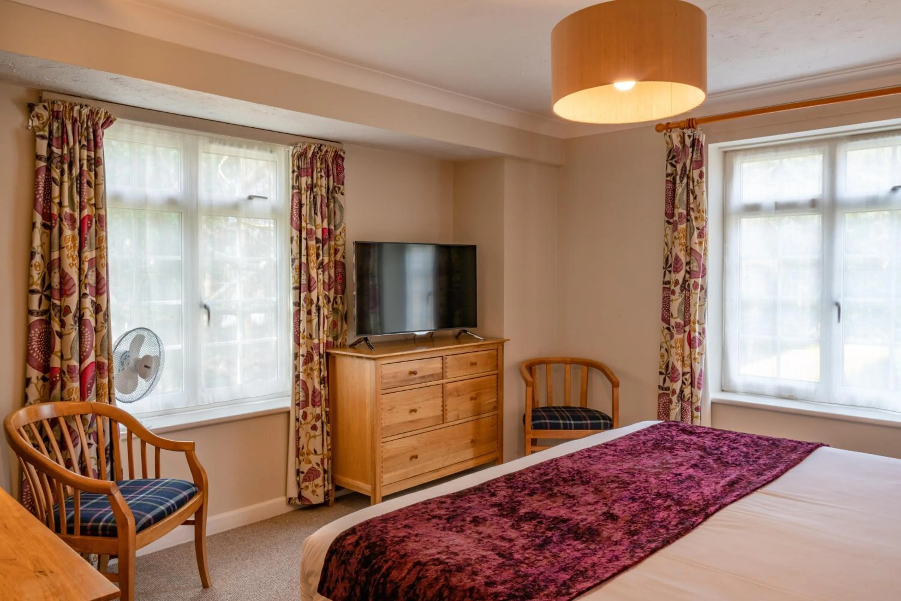 Bedroom, Bed in Avon Causeway Hotel