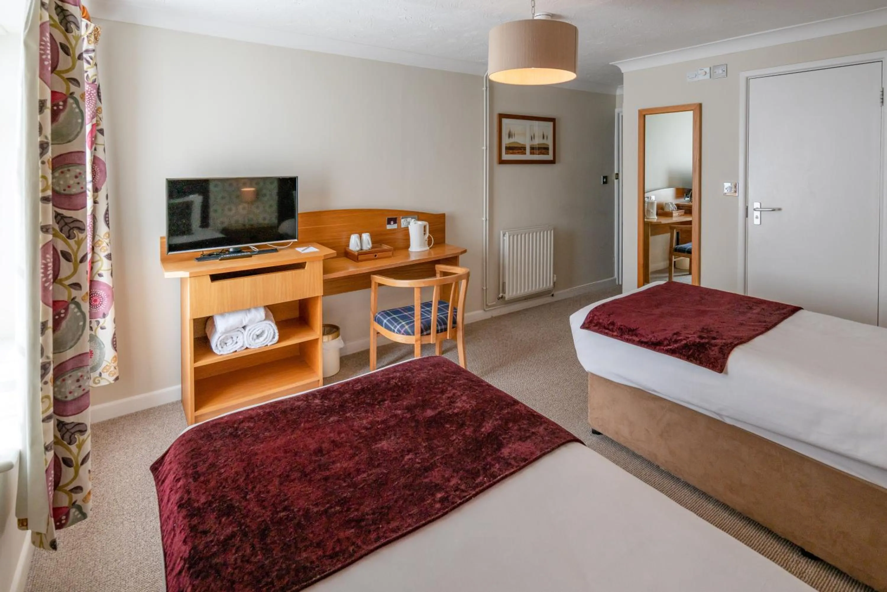 Bedroom, Bed in Avon Causeway Hotel