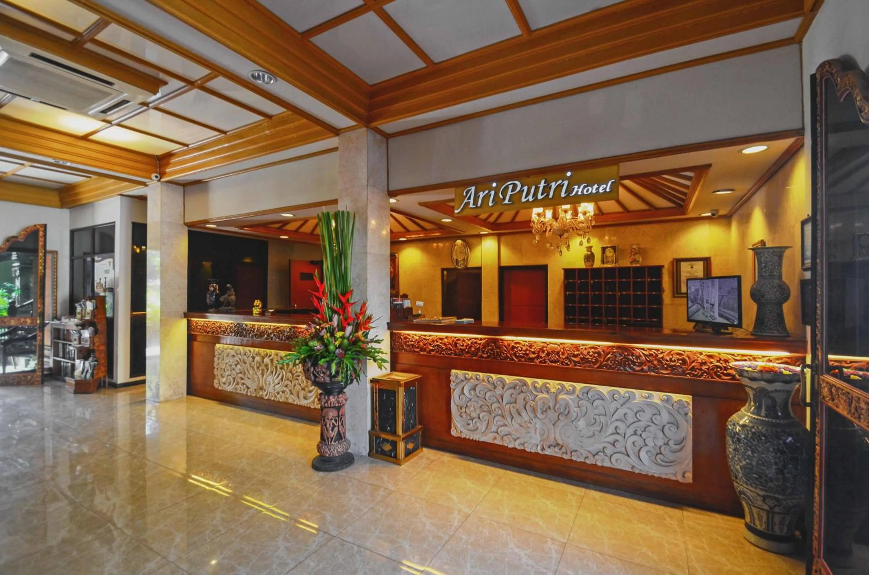 Lobby or reception in Ari Putri Hotel