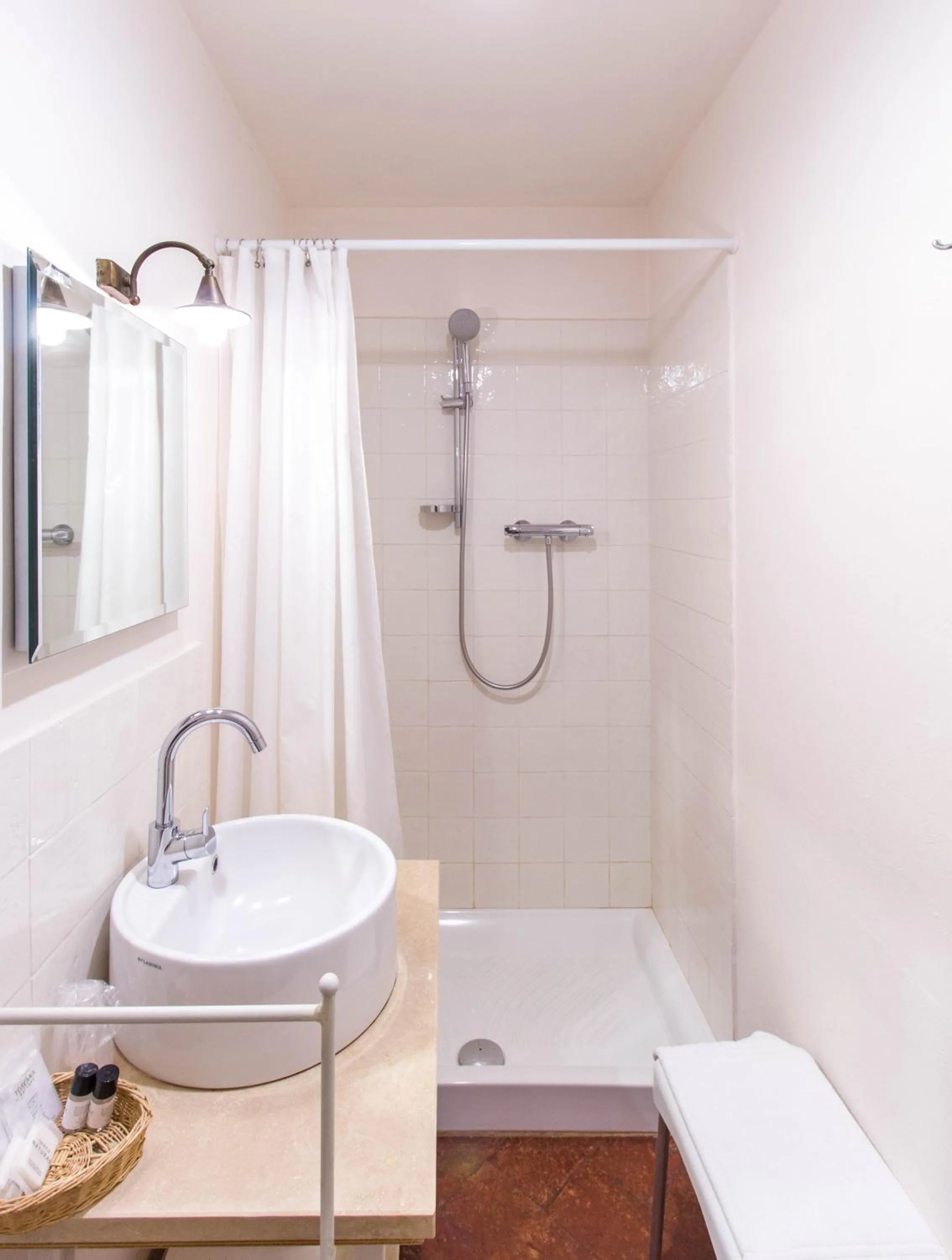 Shower in Castello di San Fabiano