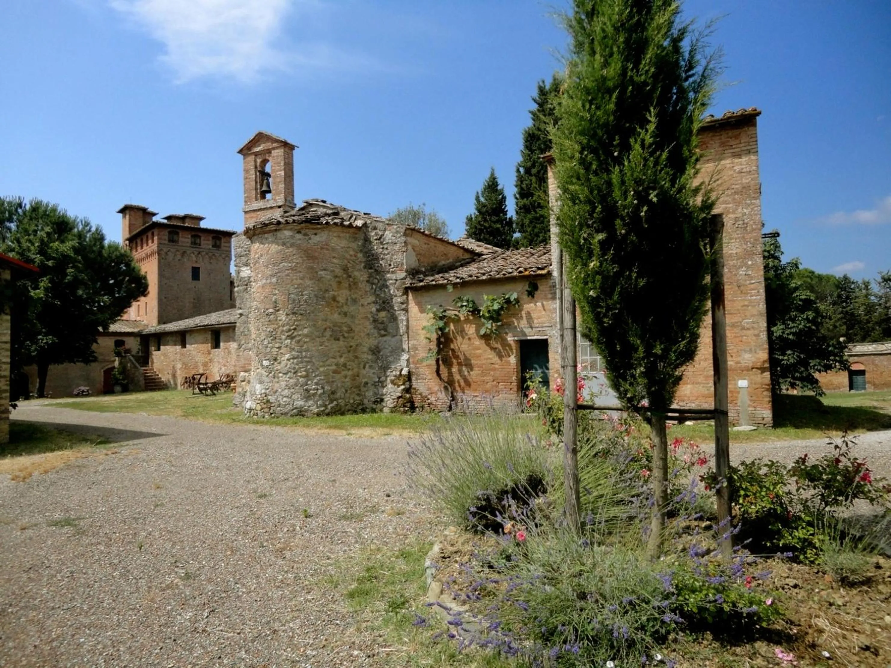 Facade/entrance in Castello di San Fabiano