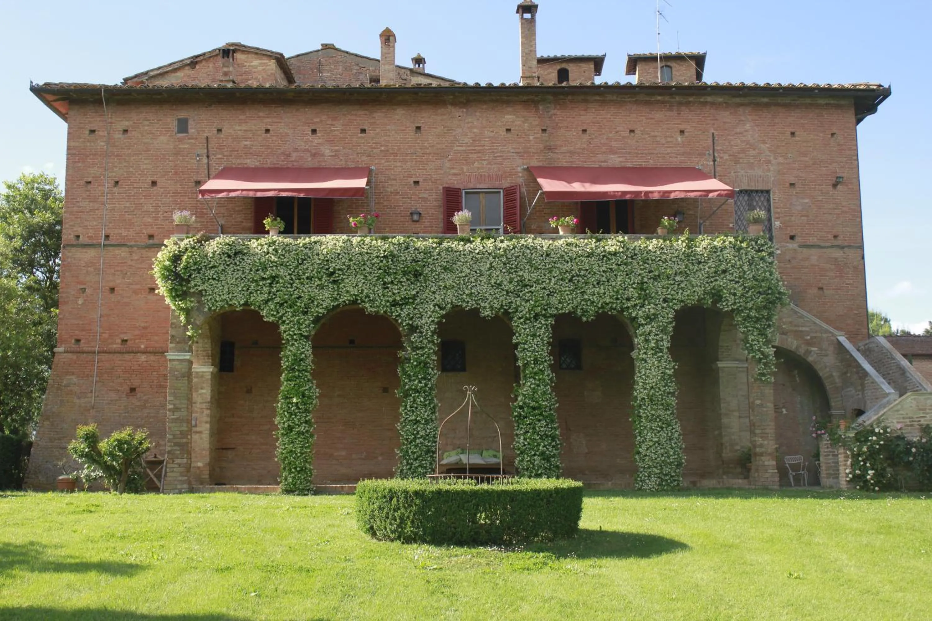 Facade/entrance in Castello di San Fabiano