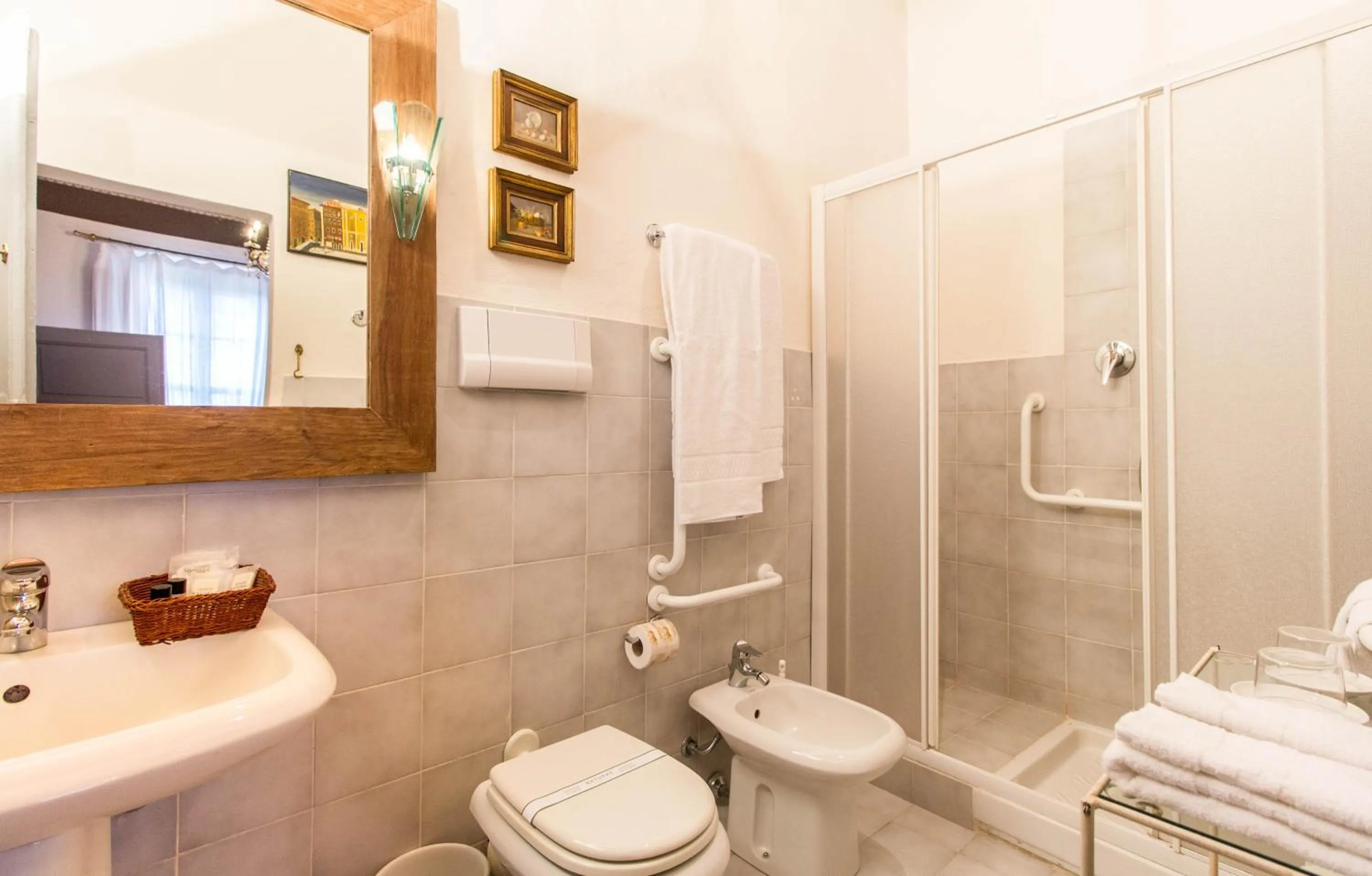 Shower in Castello di San Fabiano