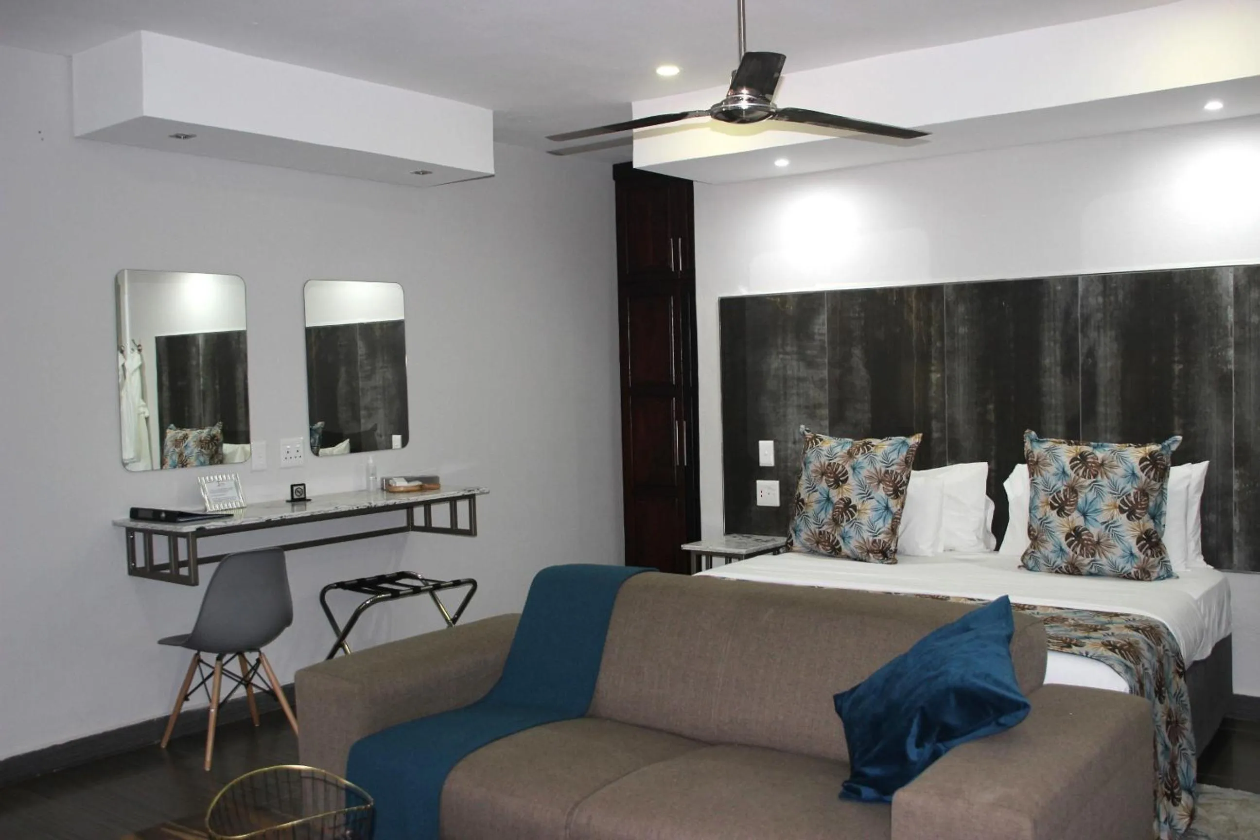 Bed in Ecolux Boutique Hotel