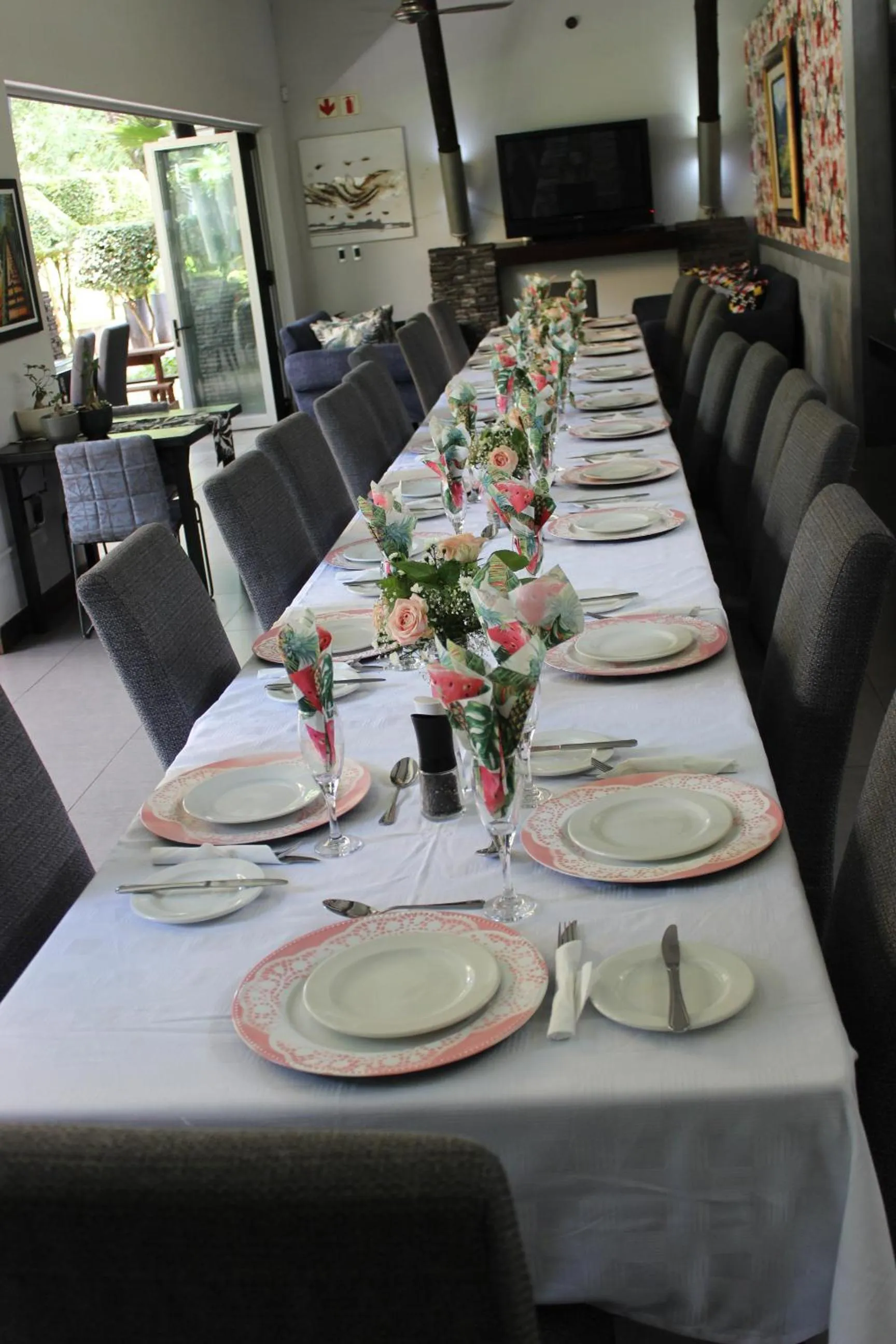 Restaurant/places to eat in Ecolux Boutique Hotel