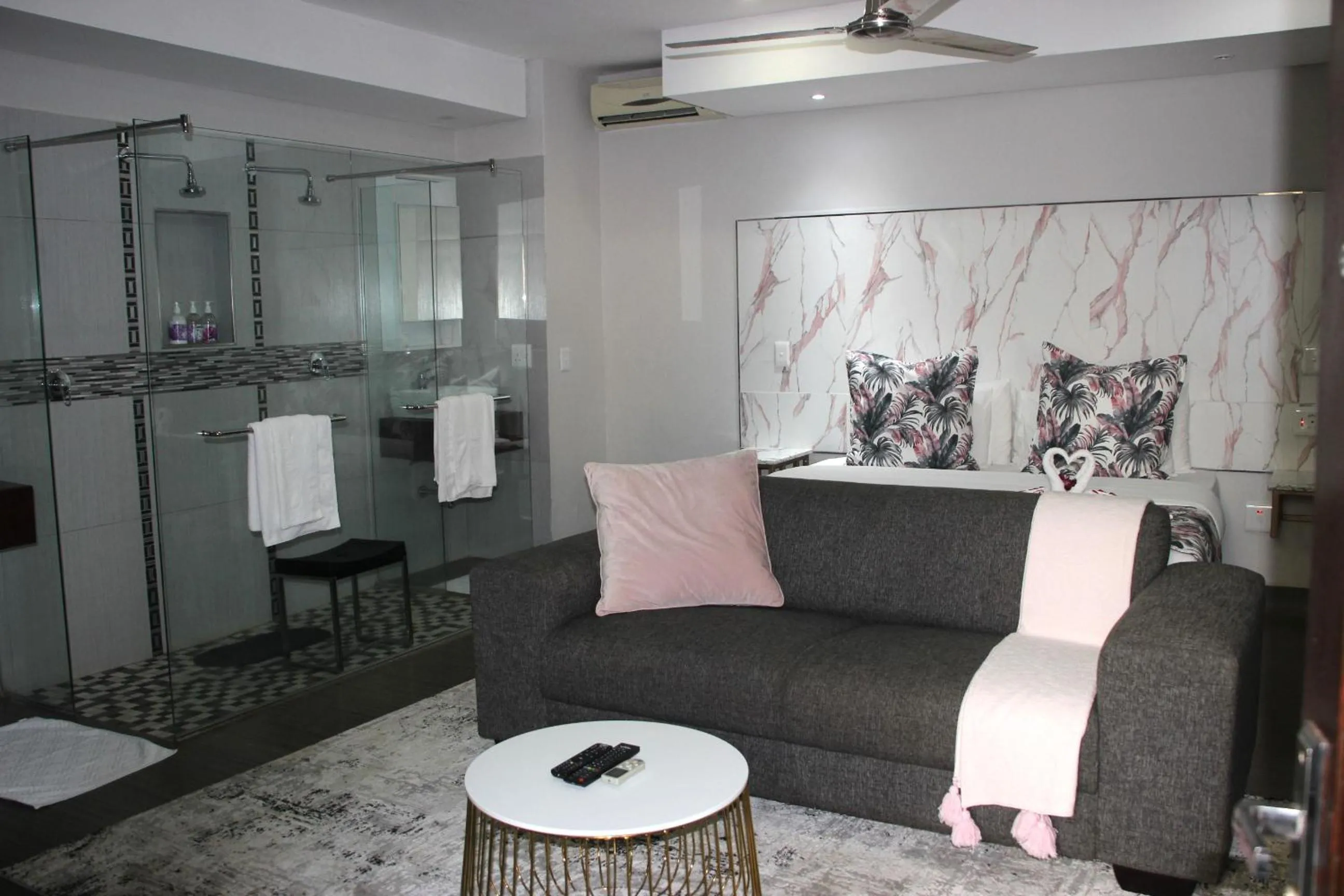 Shower in Ecolux Boutique Hotel