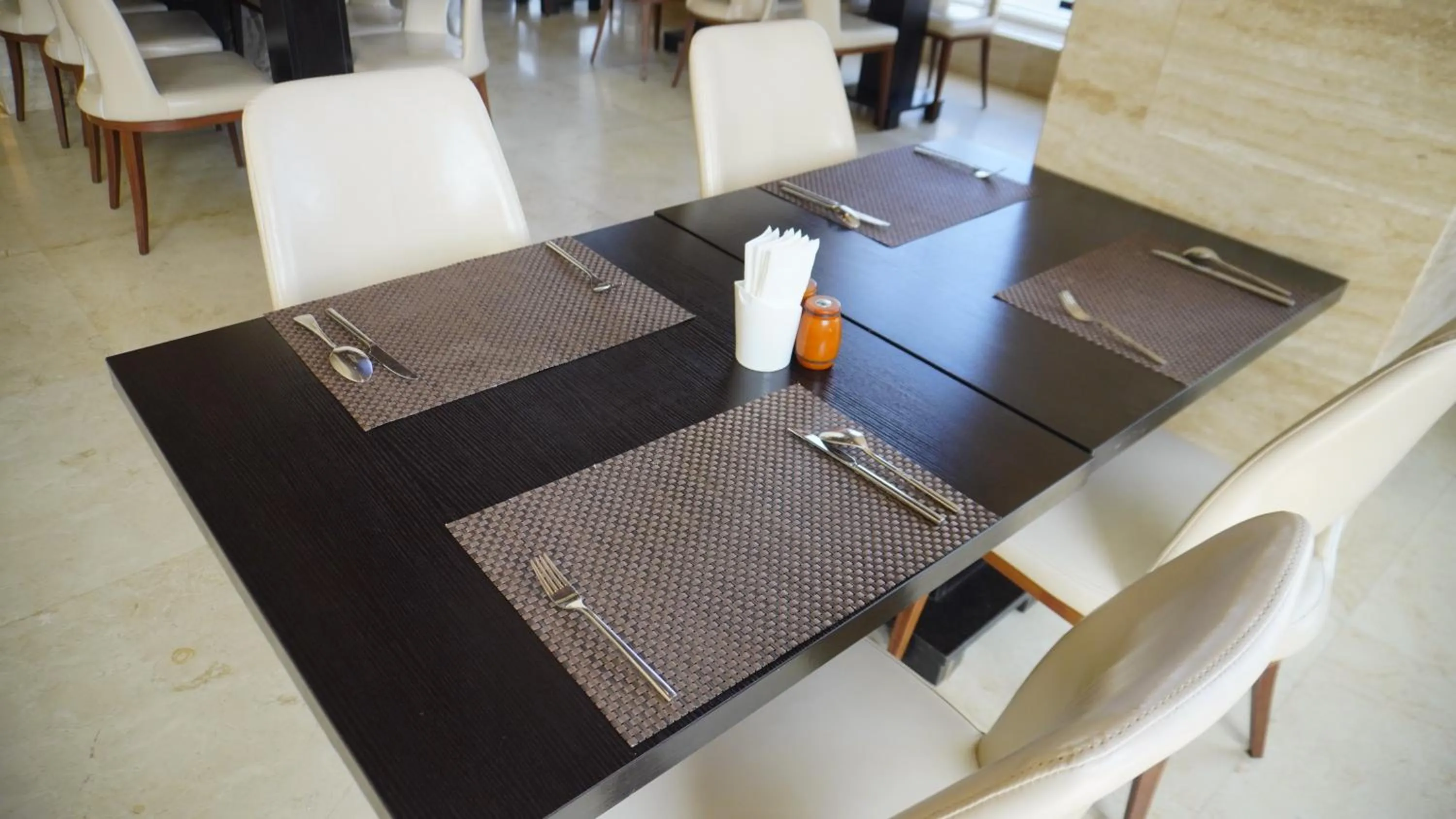 Restaurant/places to eat in Bristol Hotel Salalah