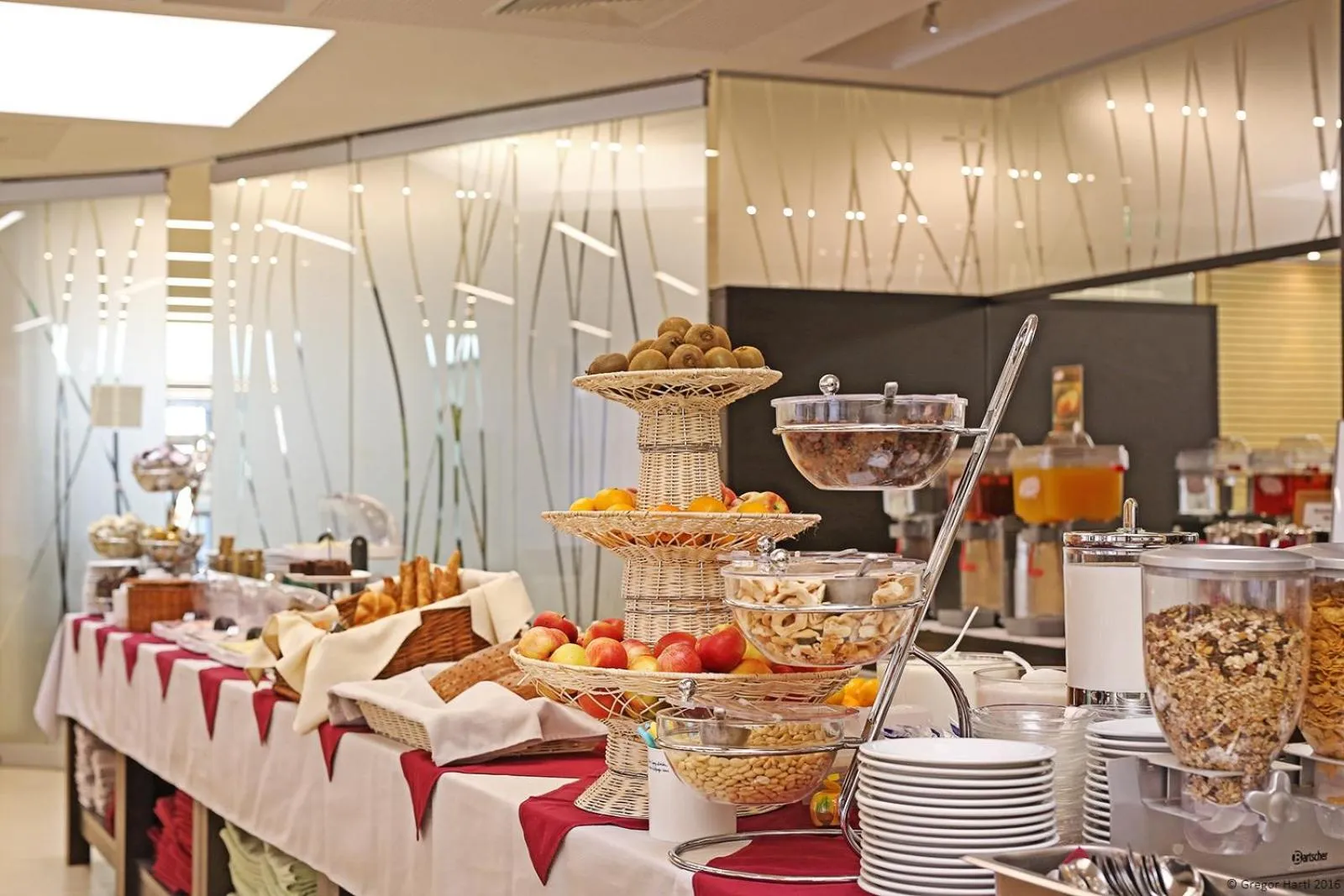 Buffet breakfast in Hotel Sommerhaus Linz