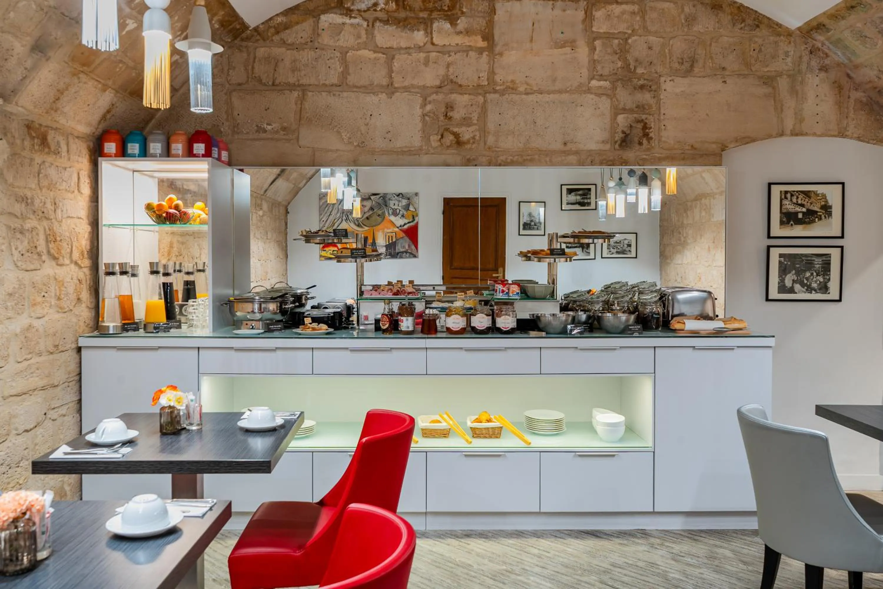 Breakfast in Hôtel Edouard 6 by Malone