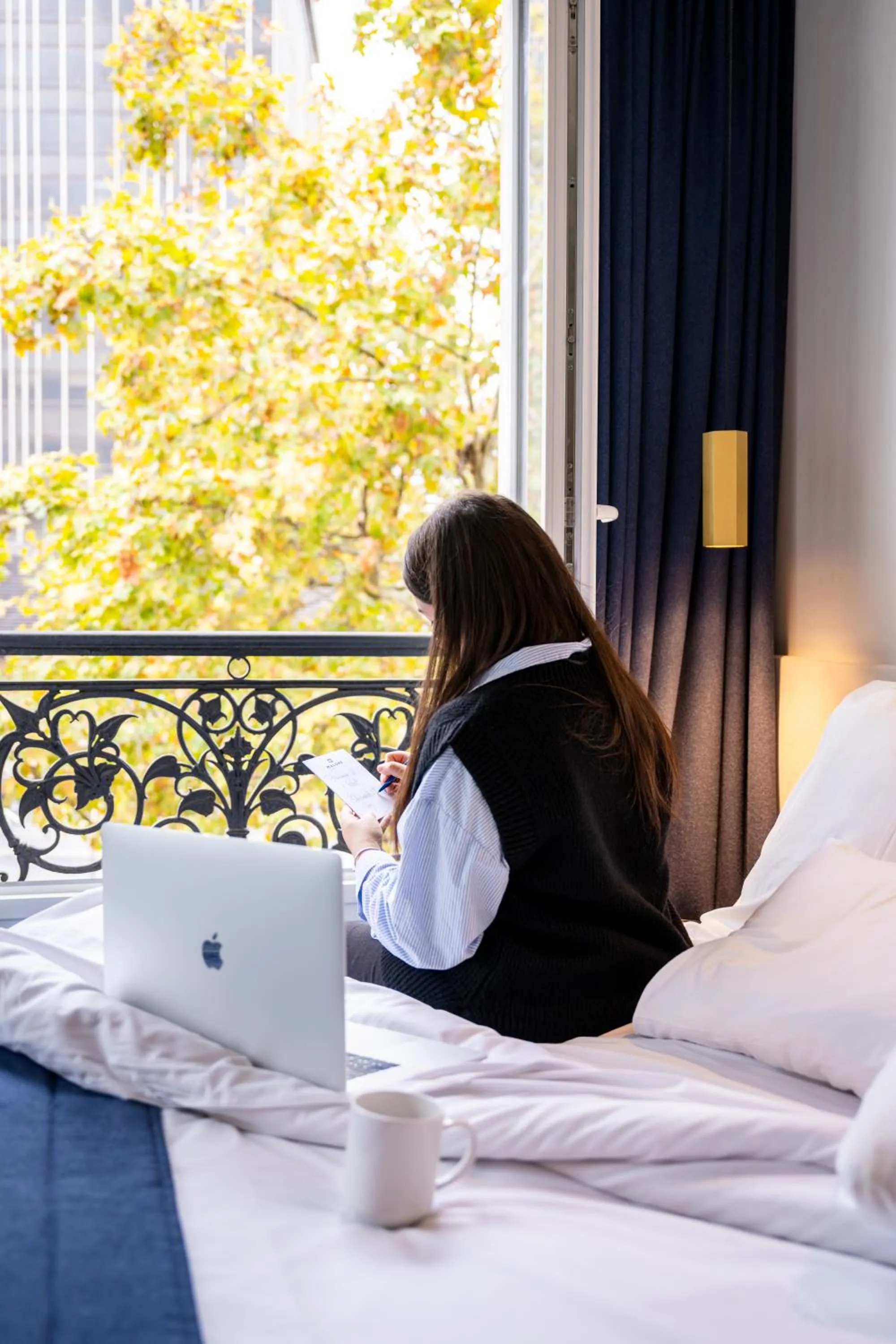 Bedroom, Bed in Hôtel Edouard 6 by Malone