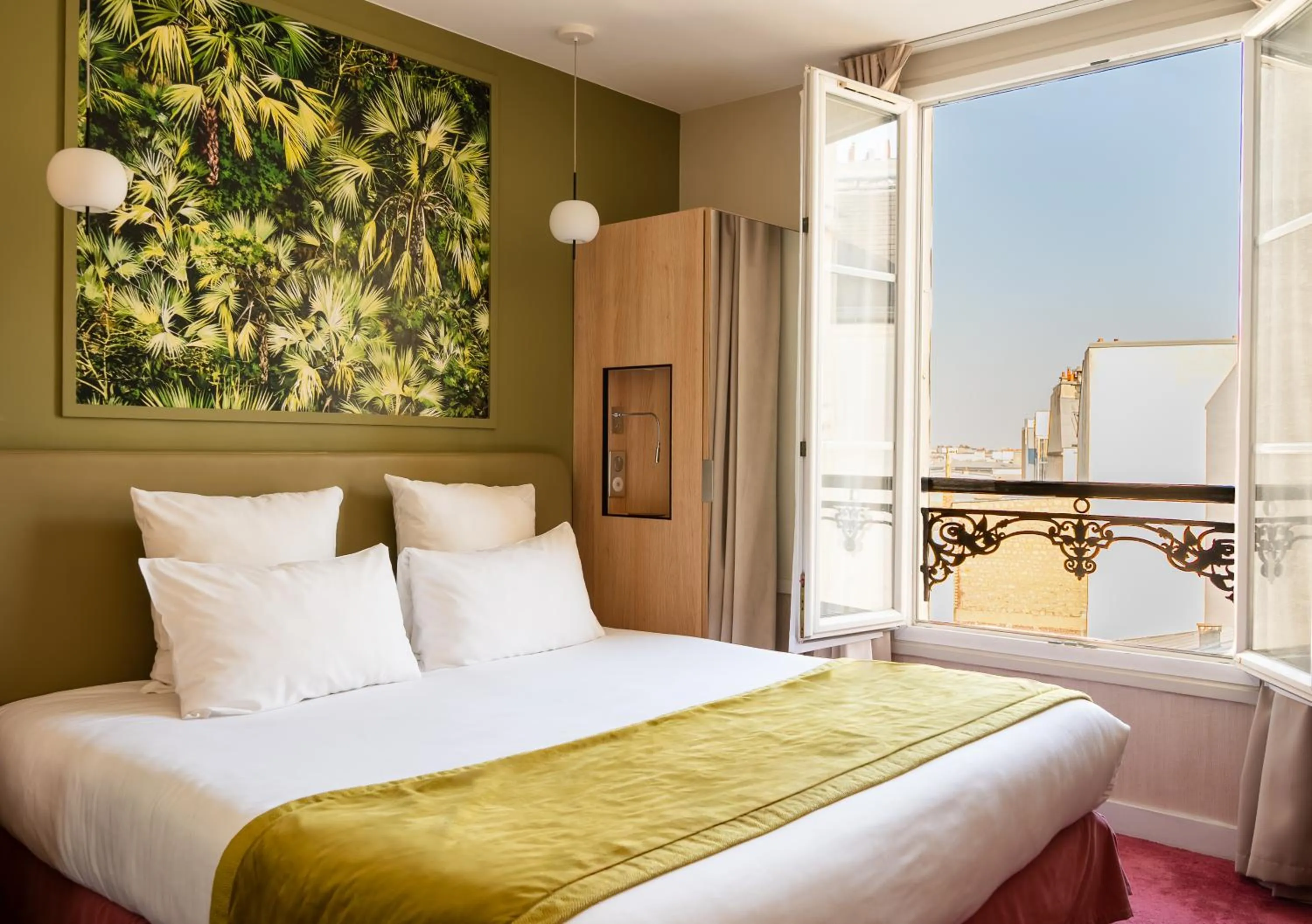 Bedroom, Bed in Hôtel Edouard 6 by Malone