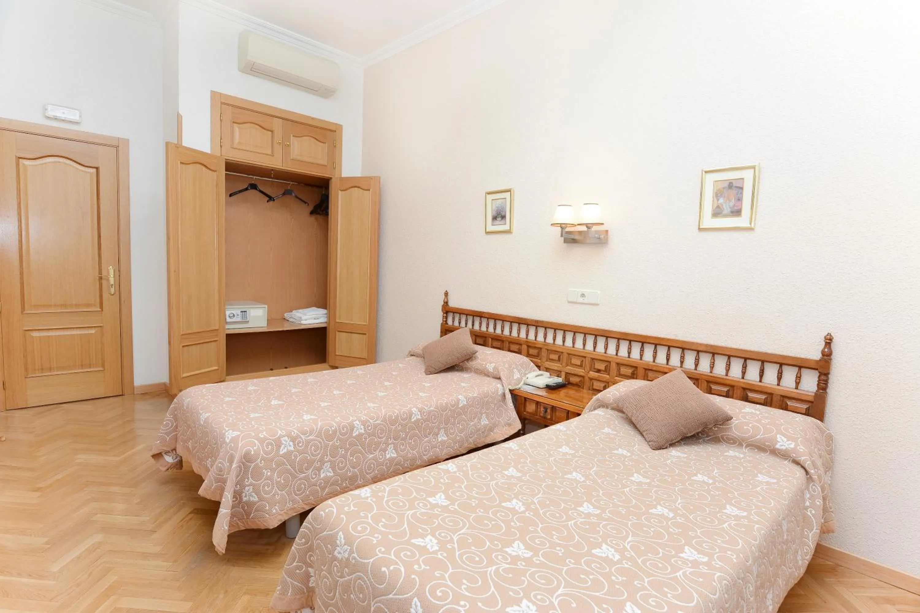 Hostal Biarritz