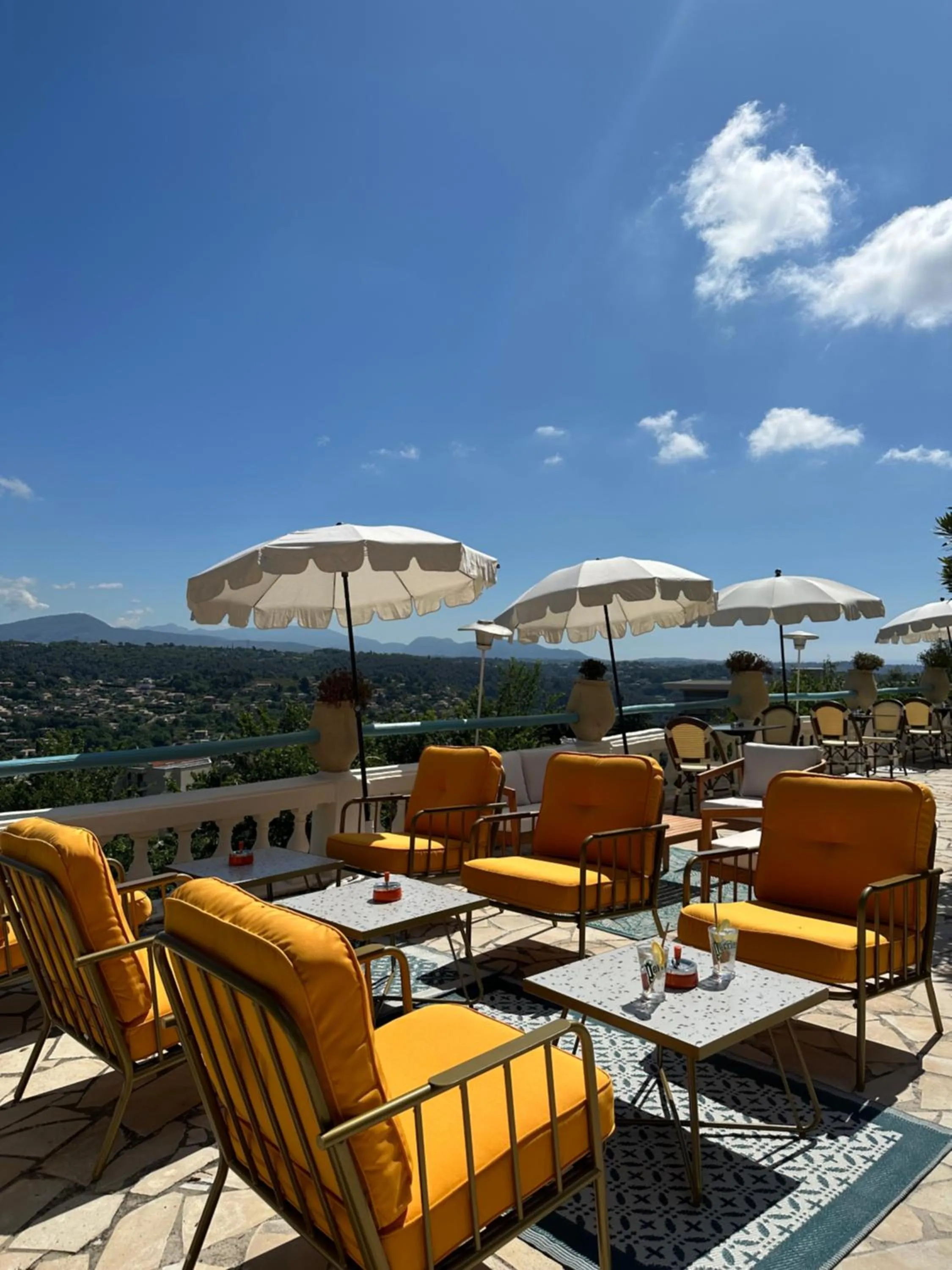 Day in Hôtel Miramar