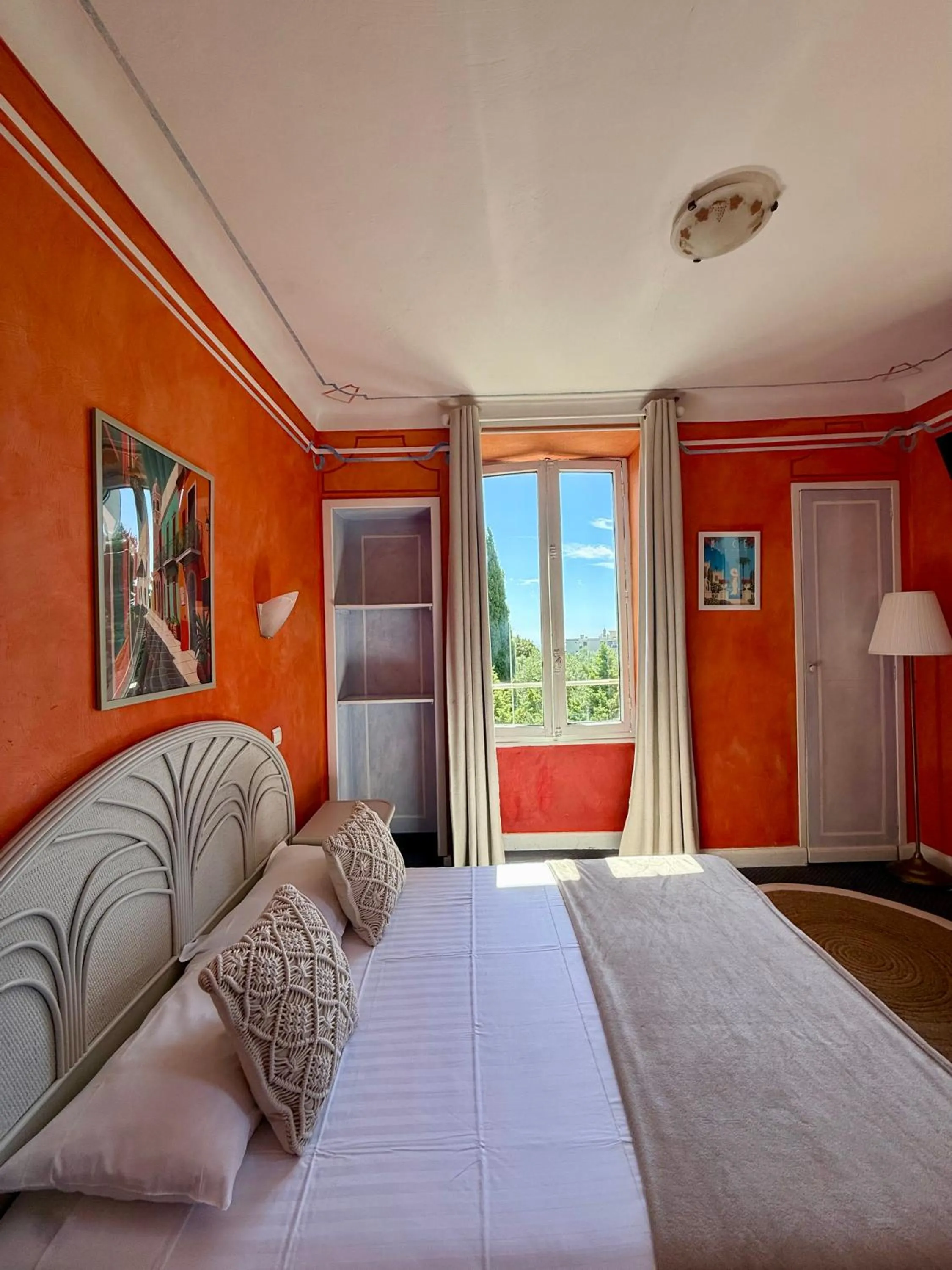 Photo of the whole room, Bed in Hôtel Miramar