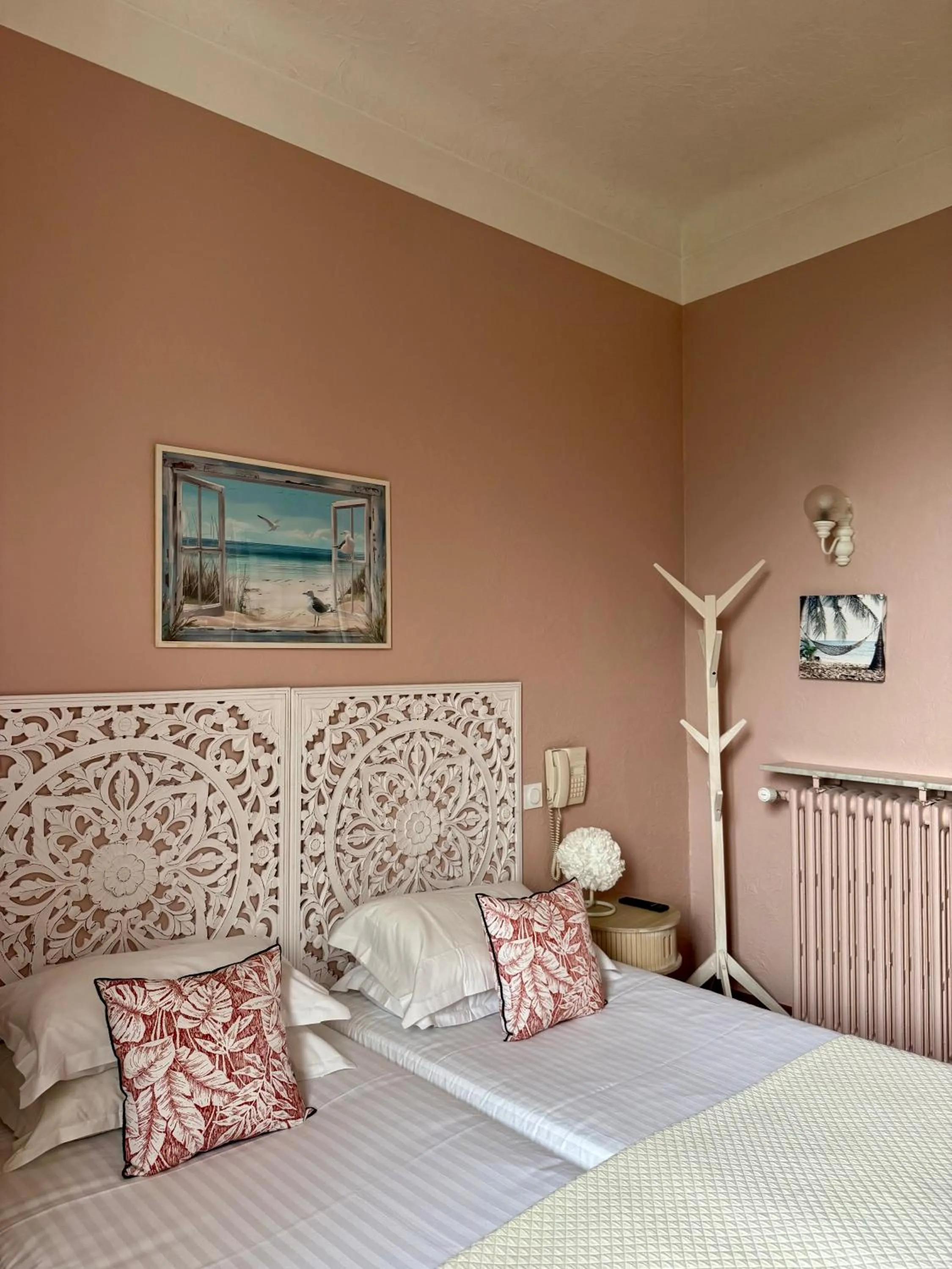 Bedroom, Bed in Hôtel Miramar