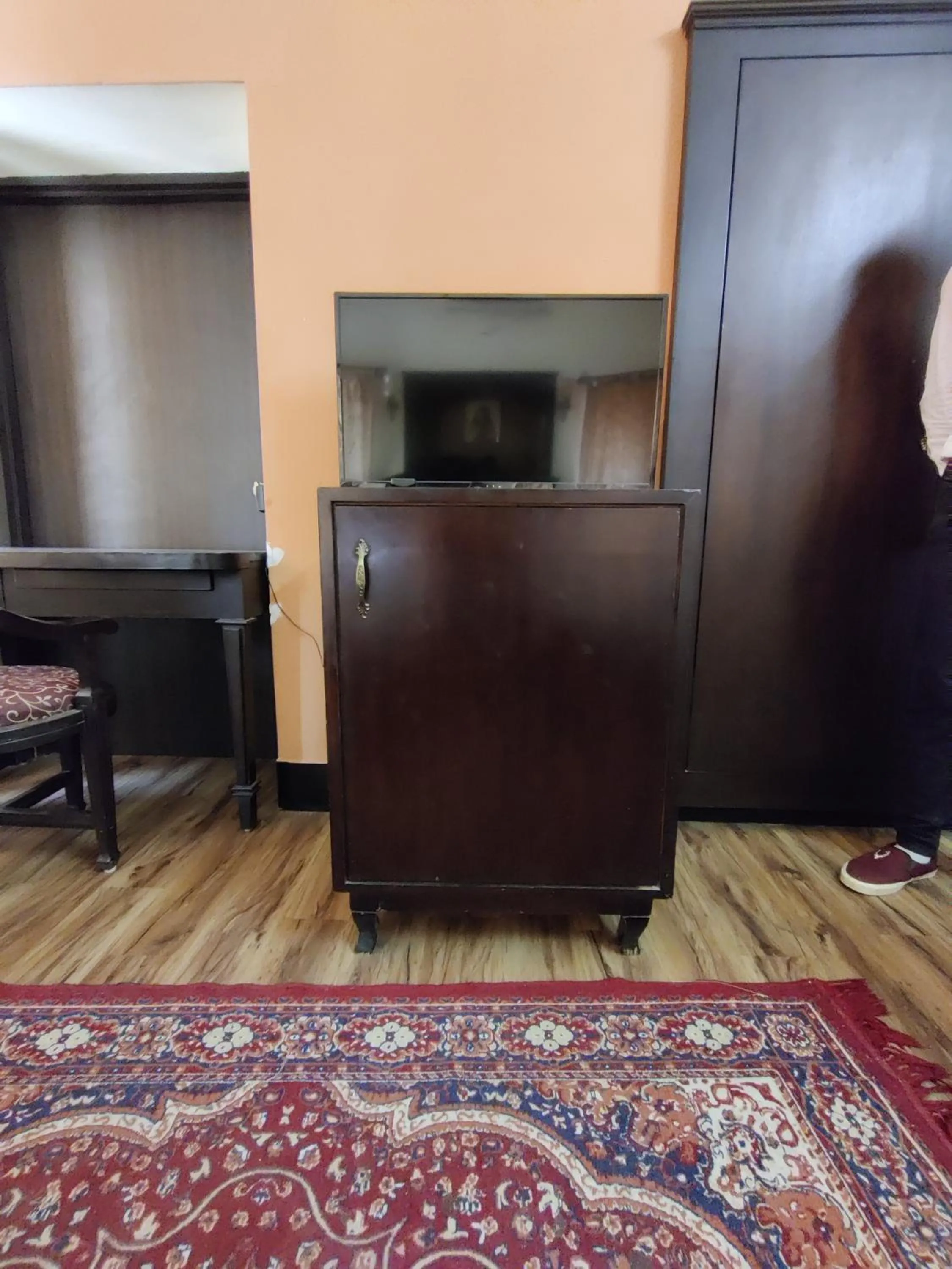 TV and multimedia in The Fateh Hotel by Le Pension Stays