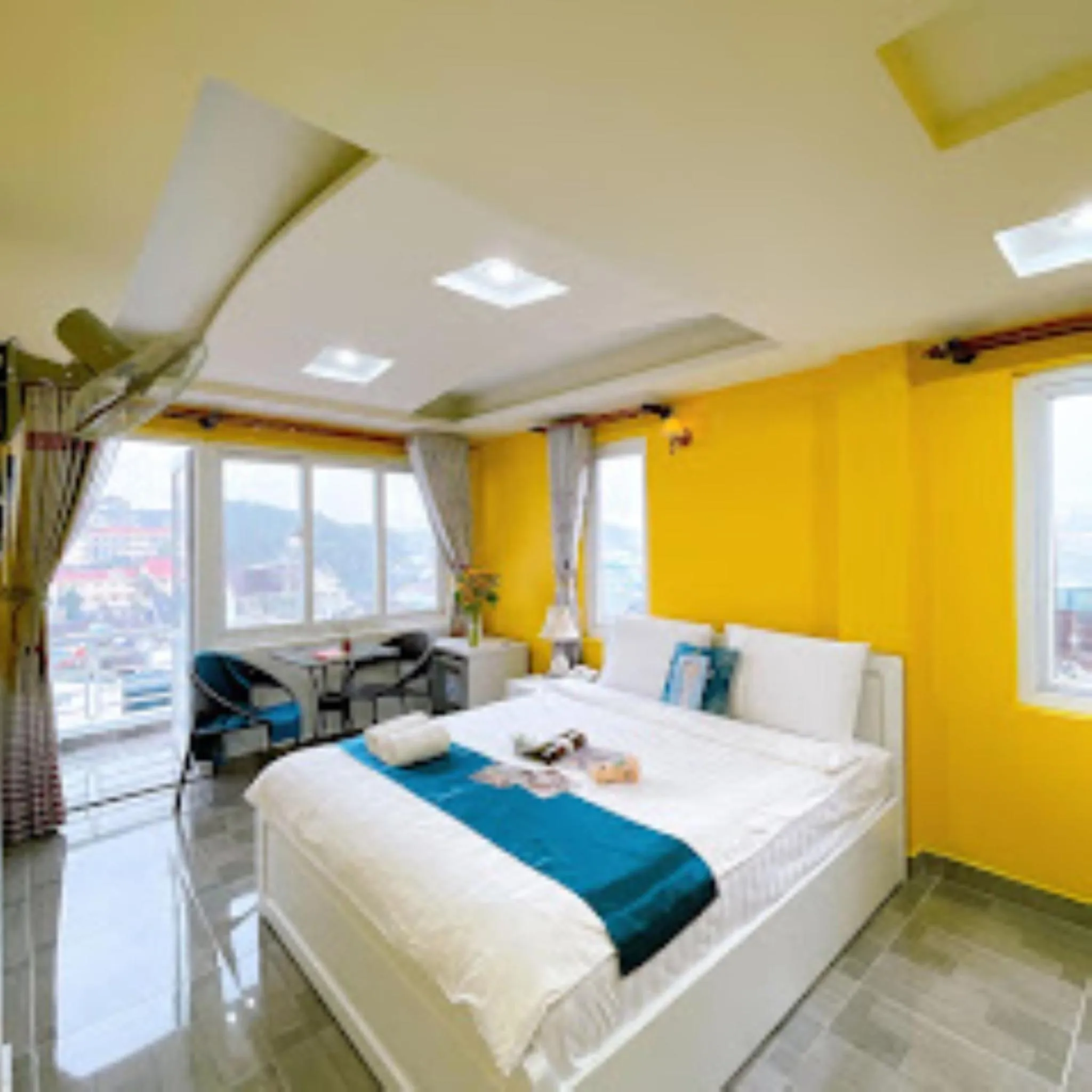 Bed in Hai Long Vuong Hotel