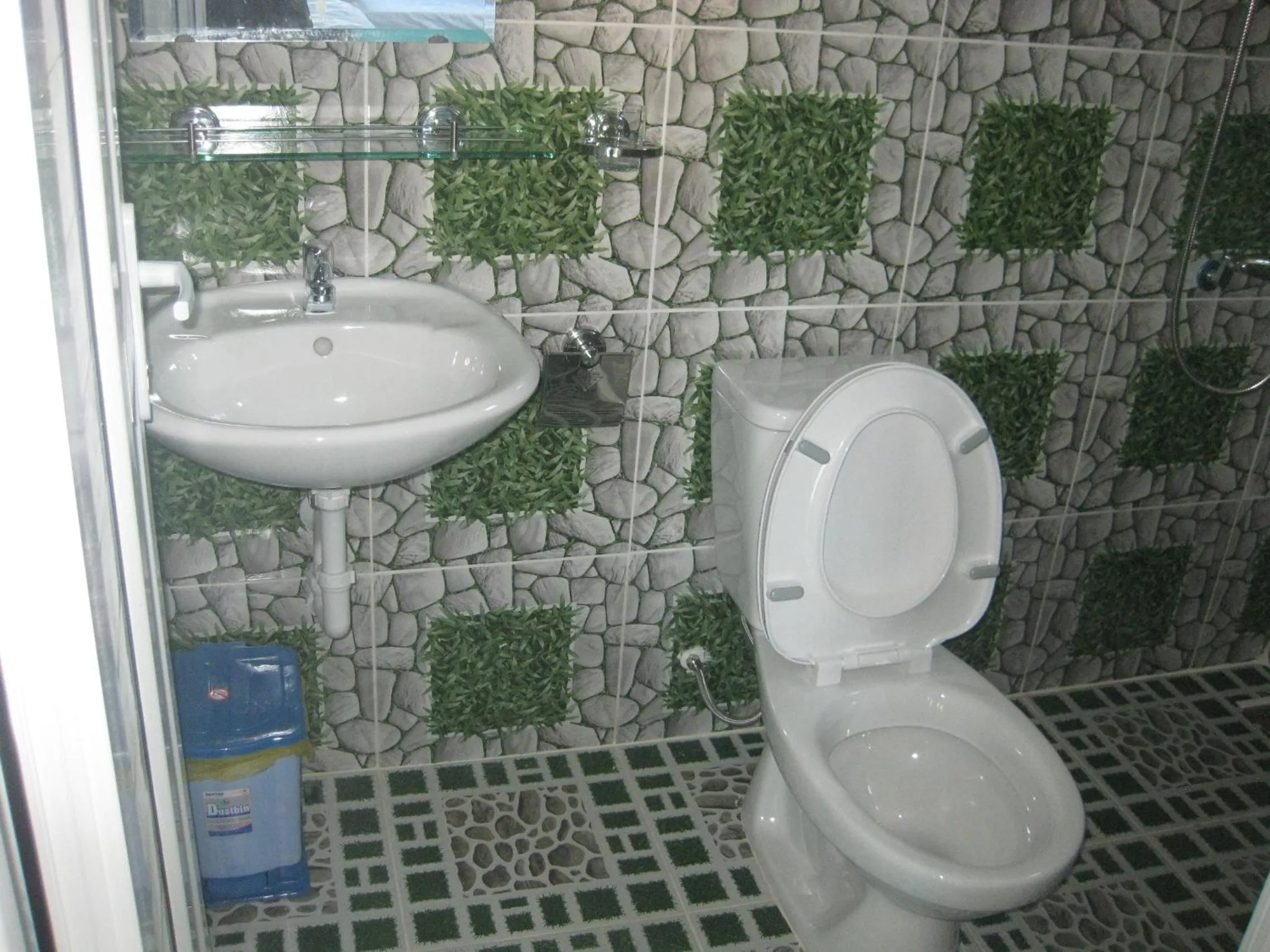 Toilet in Hai Long Vuong Hotel