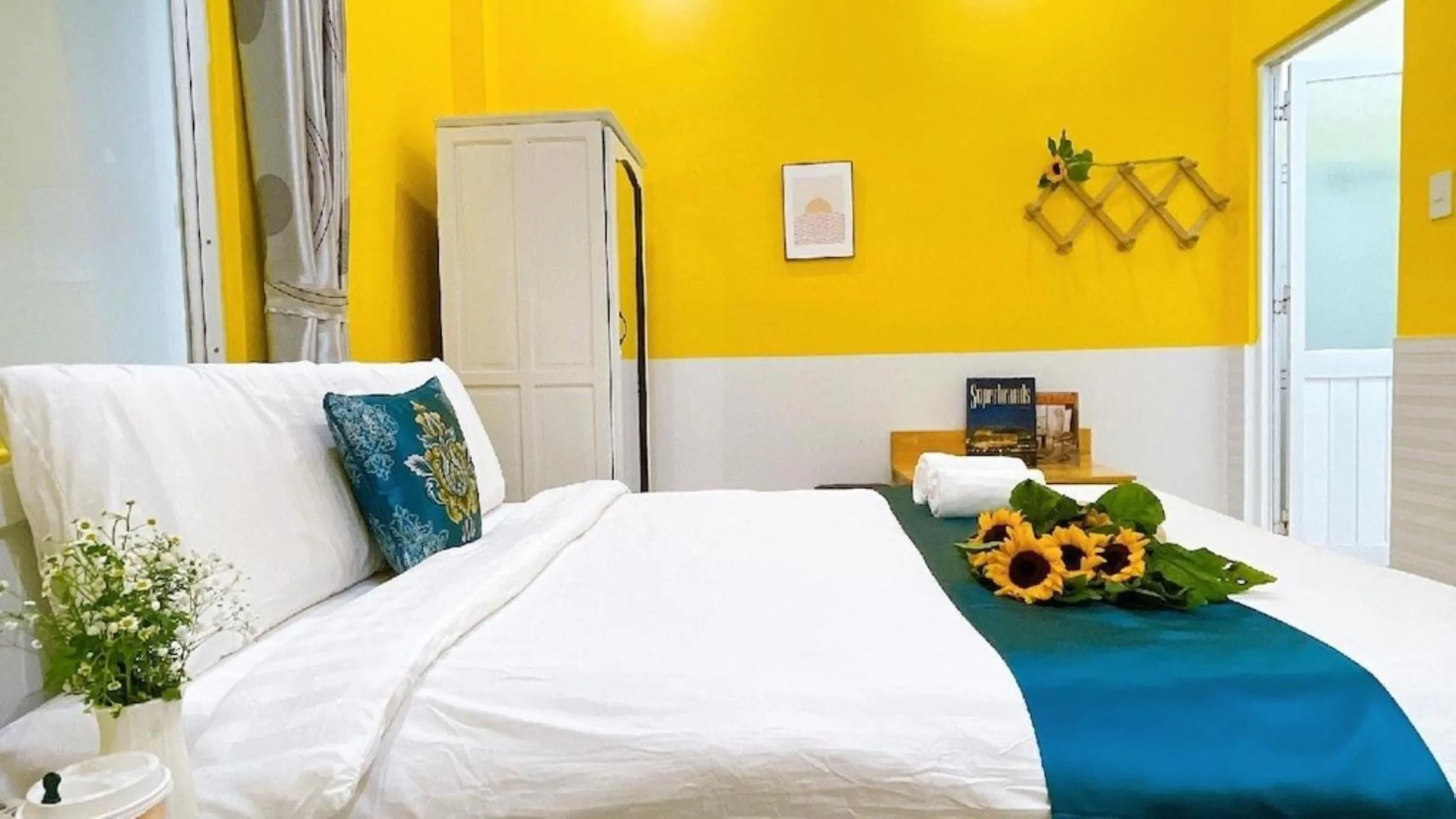 Bedroom, Bed in Hai Long Vuong Hotel