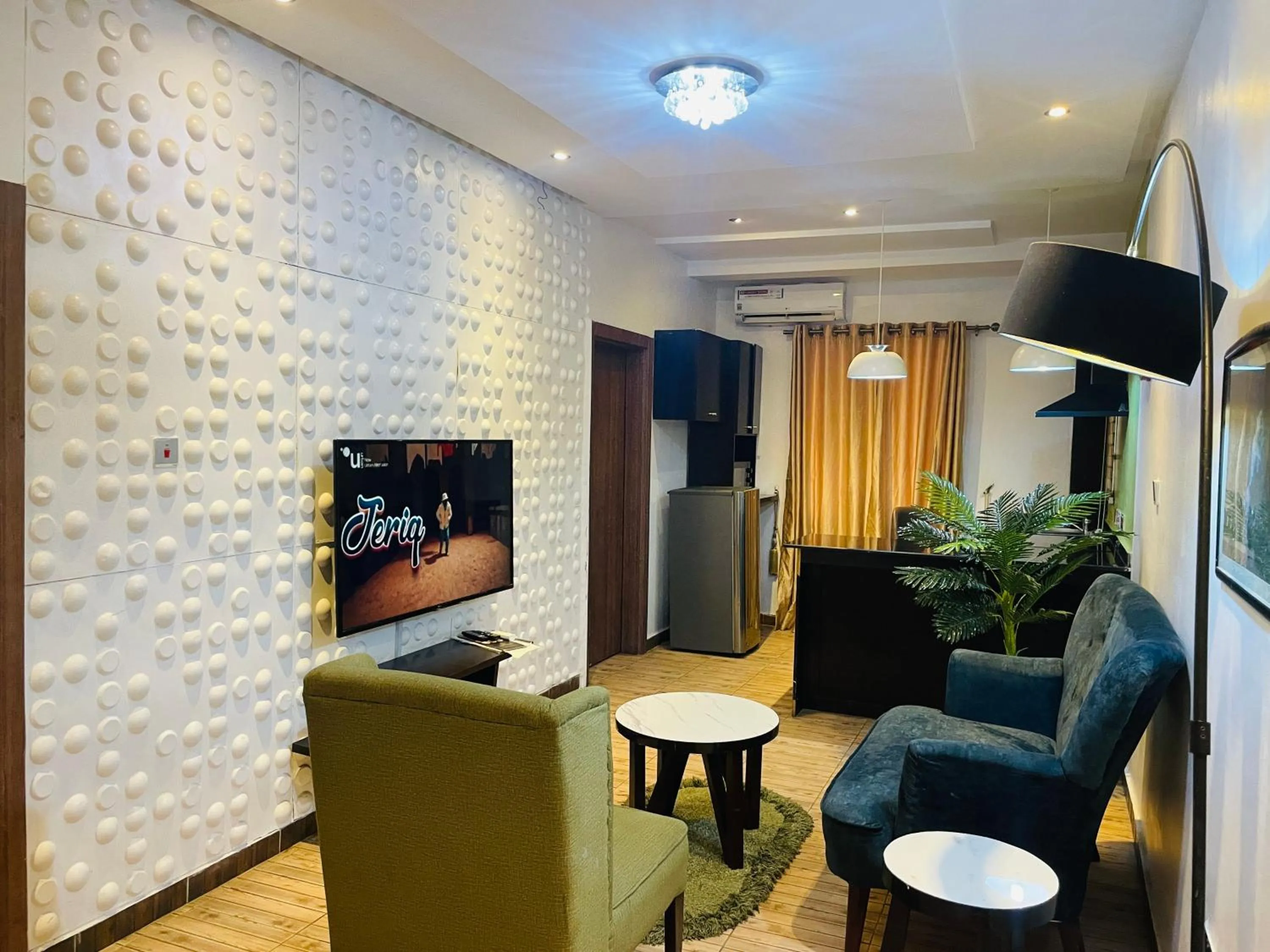 TV and multimedia in James Court Hotel & Luxury Apartments
